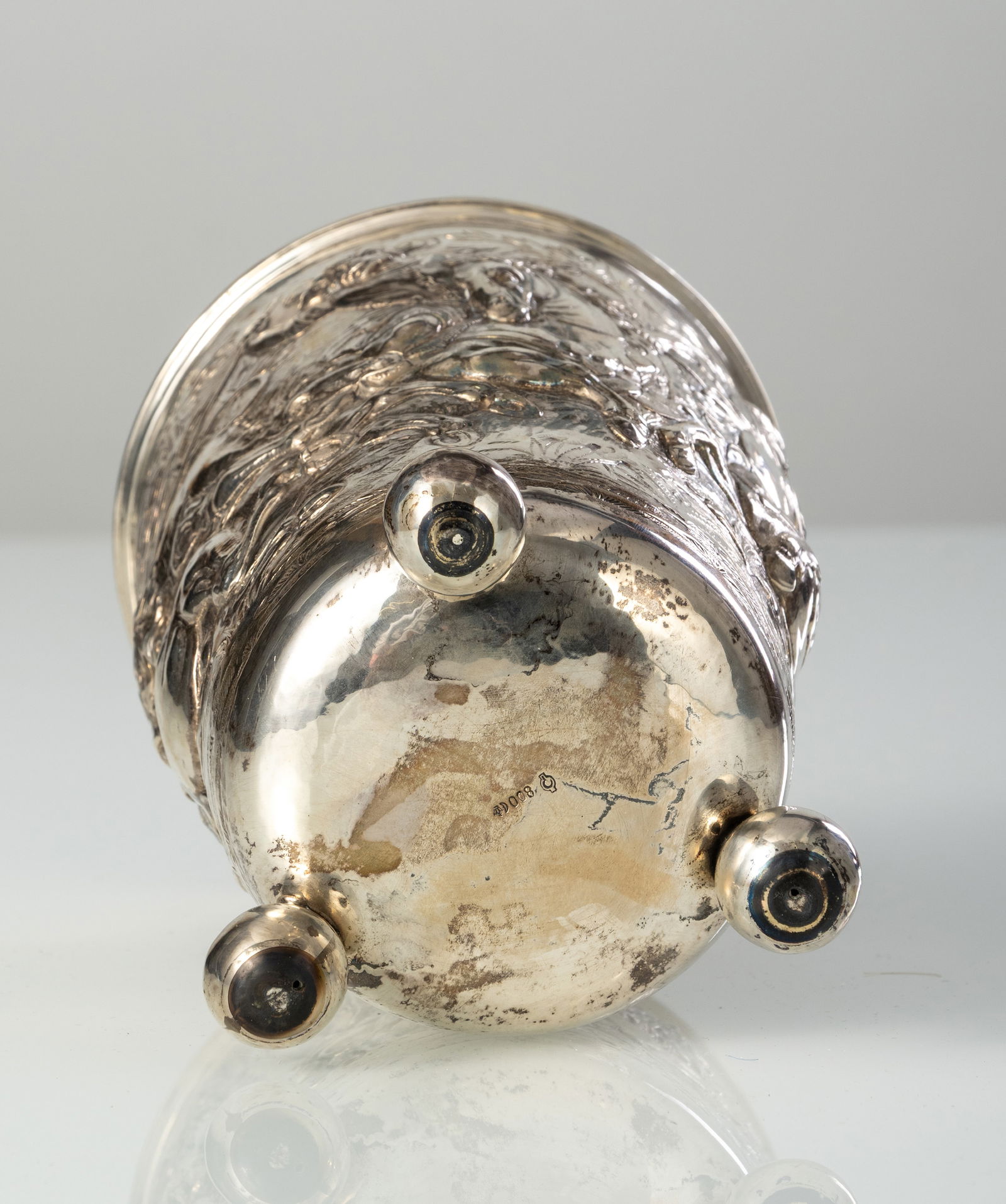 A GERMAN PARCEL GILT SILVER BEAKER DEPICTING A LION HUNT - 5