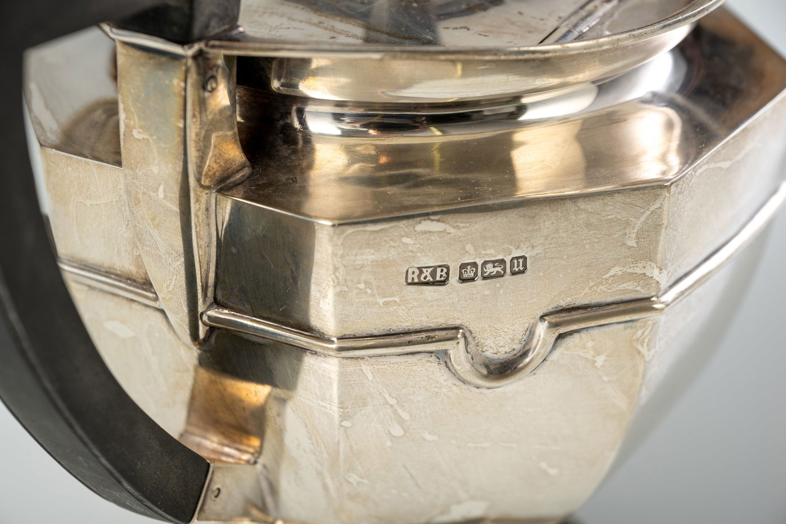 A GEORGE V SILVER TEA POT - 5