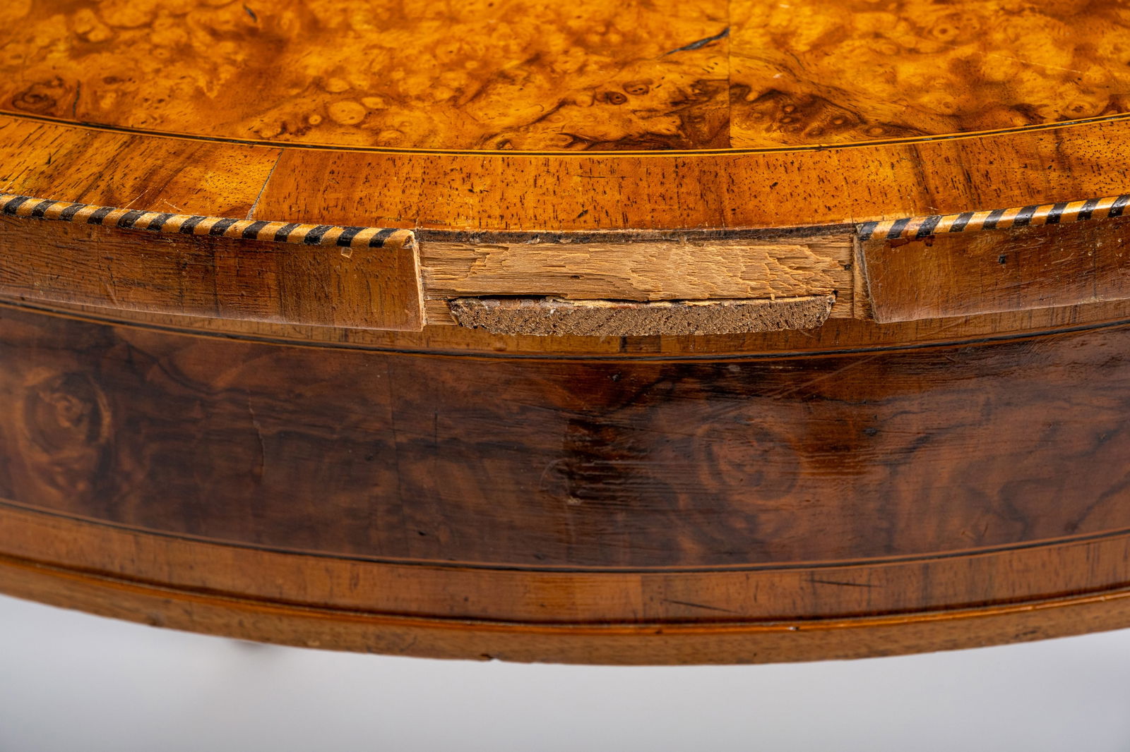 A NEOCLASSICAL WALNUT CENTRE TABLE AND FOUR CHAIRS - 11