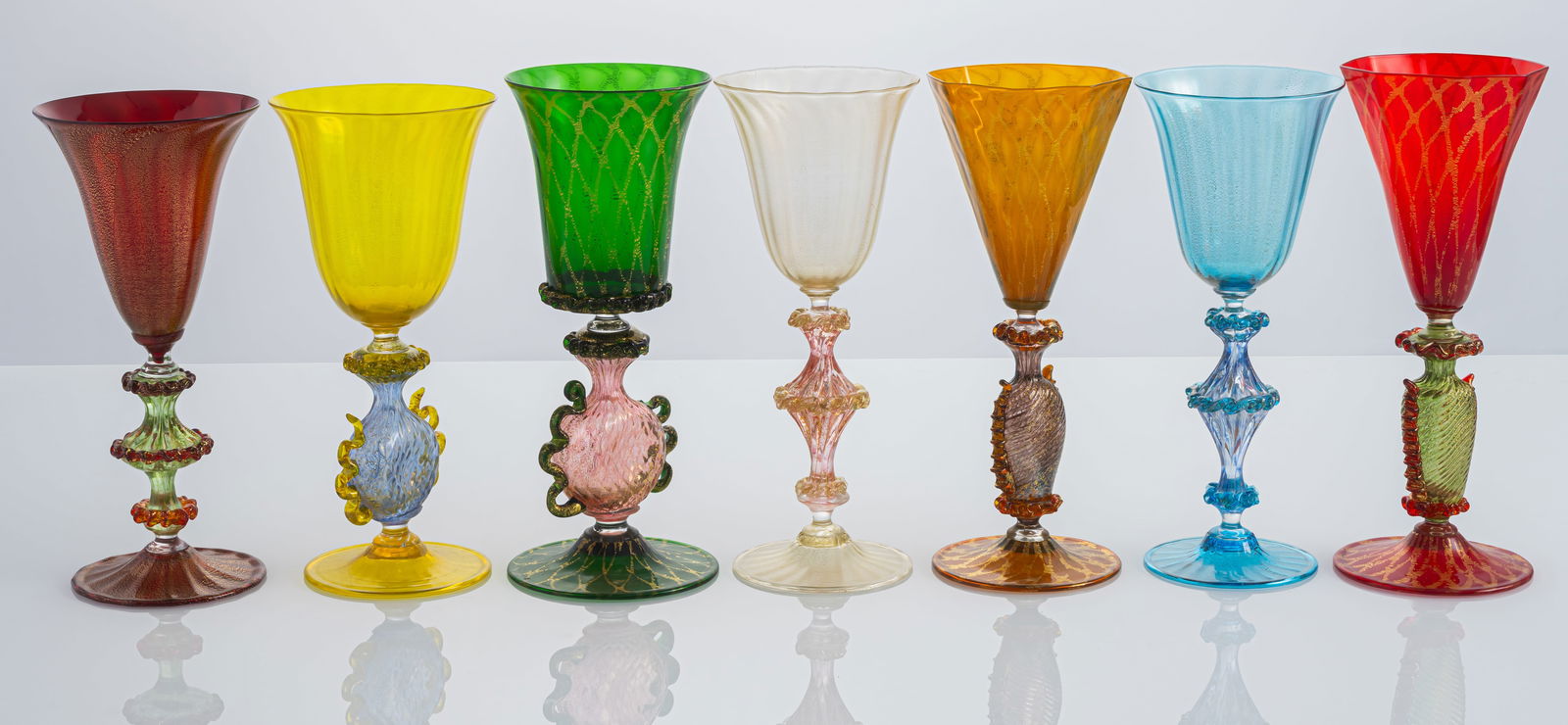 A SET OF 15 LARGE DECORATIVE WINE GLASSES - 4