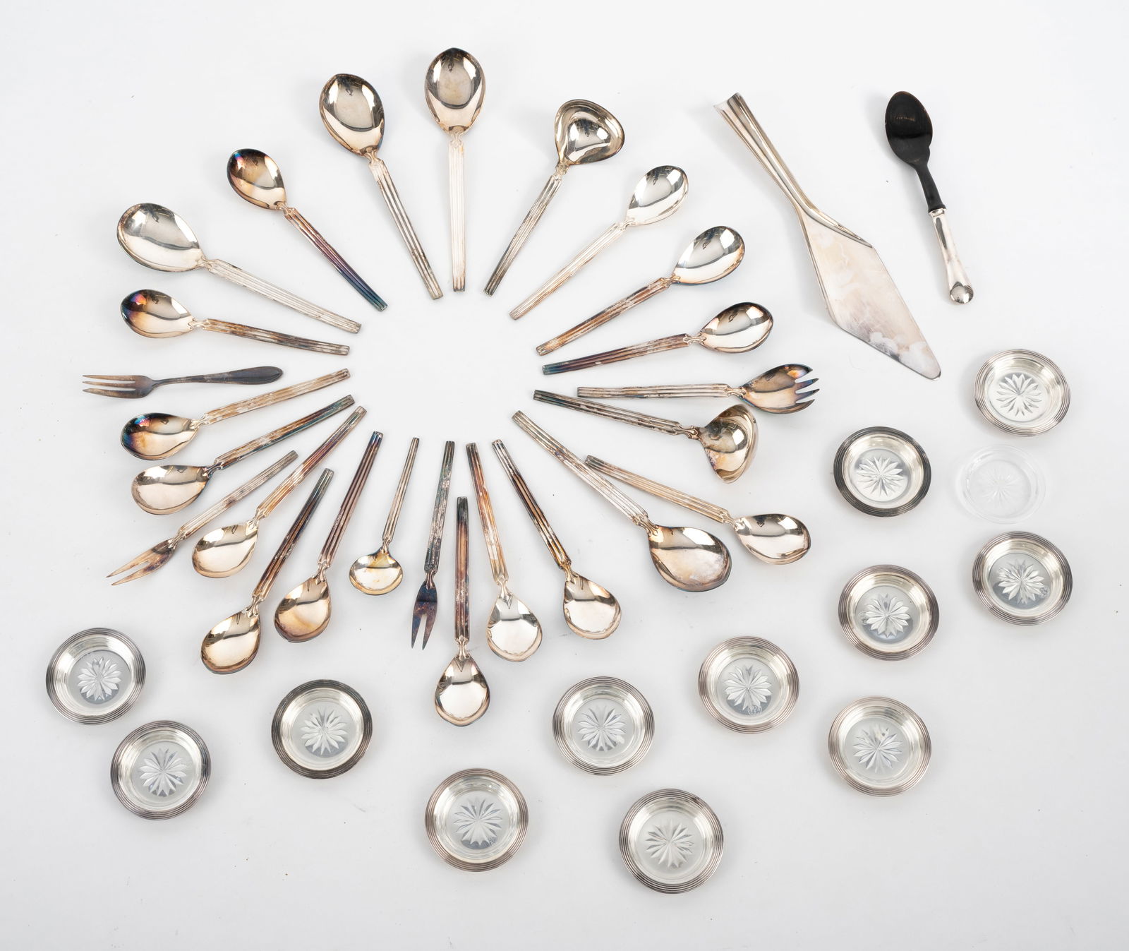 12 SMALL GLASS LINED COASTERS AND SOME CULTERY: 12 SMALL GLASS LINED COASTERS AND SOME CULTERY Christofle France and others, 20th century divers Coasters with glass liners by Christofle, original boxes, cutlery probably German. All pieces