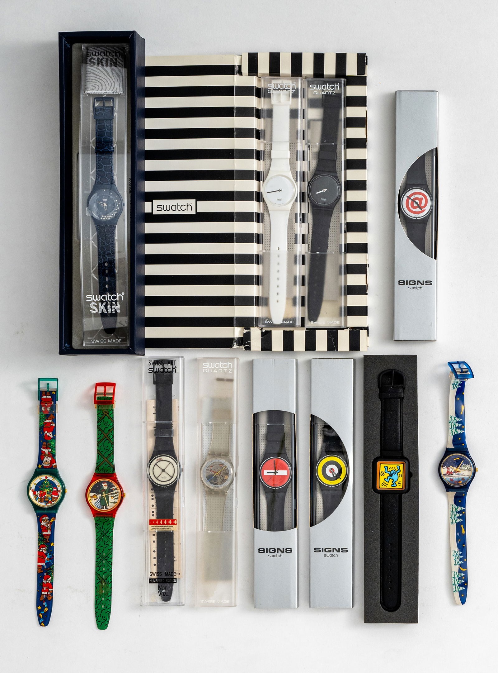 Mixed lot of 12 Swatch watches: Mixed lot of 12 Swatch watches Various editions, plastic and leather straps, water-resistant, quartz movement not tested for functionality, batteries must be replaced, 9 watches in a case. Collection