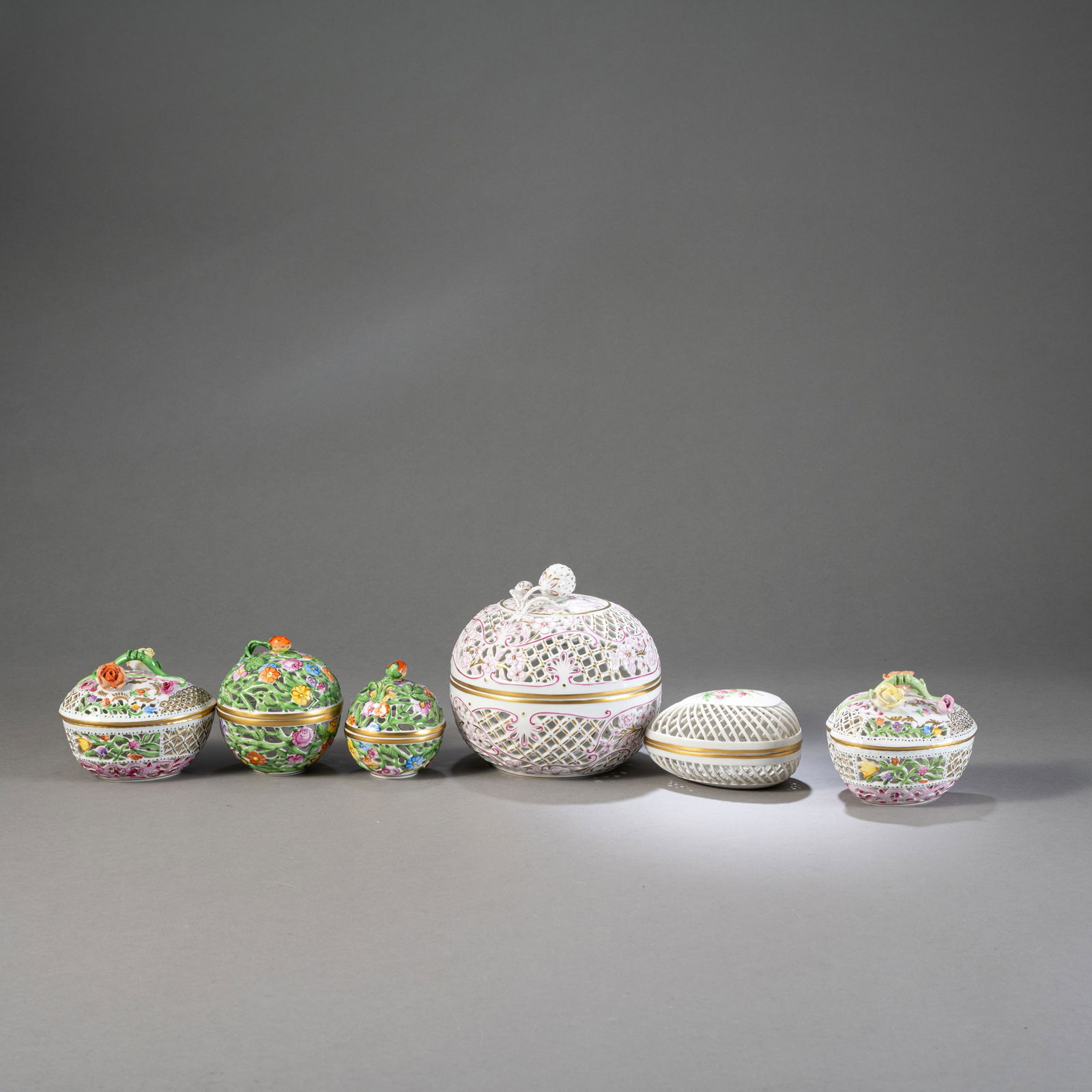SIX FILIGREE OPENWORK PORCELAIN BOXES AND COVERS - 2