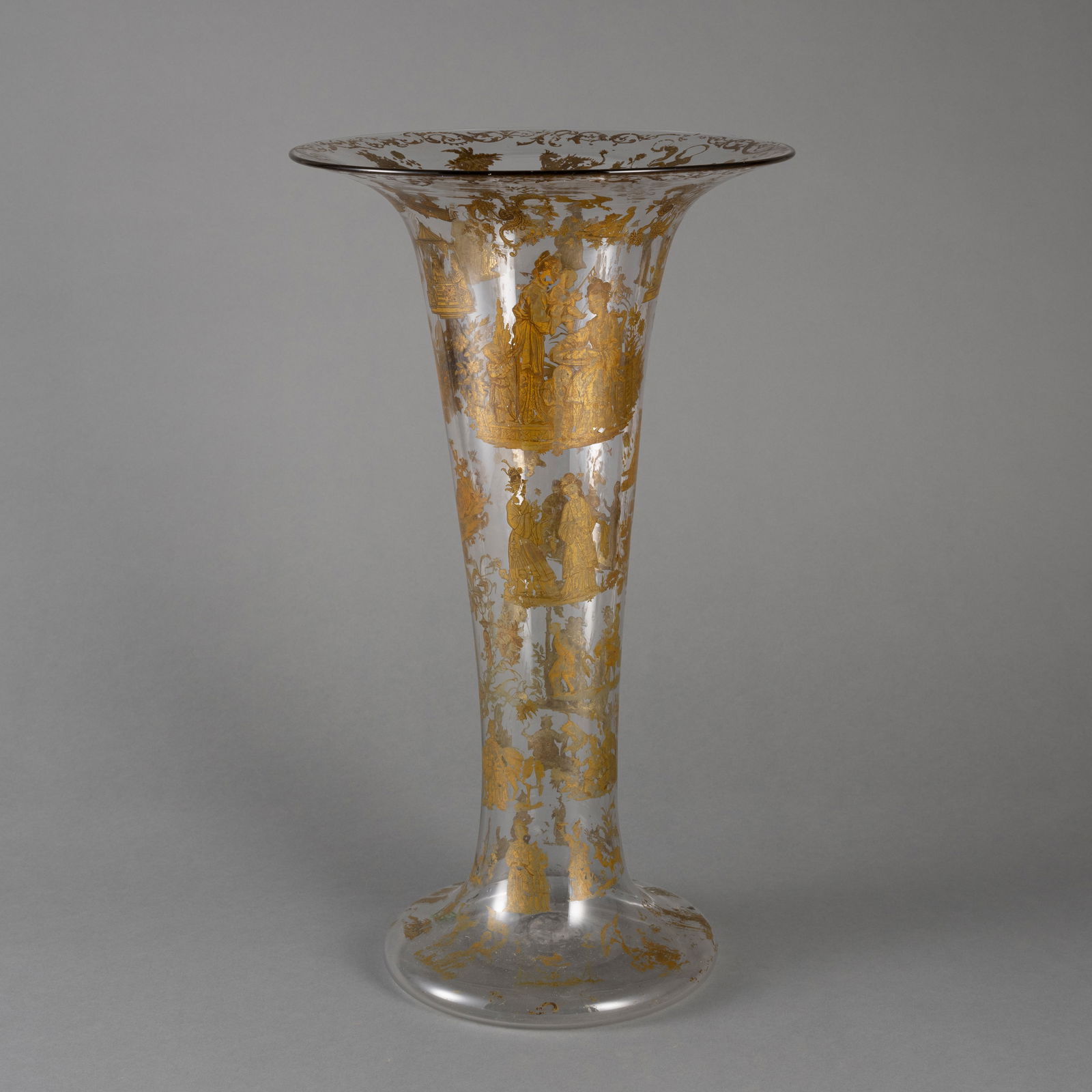 Large vase with chinoiserie: Large vase with chinoiserie Probably France, 20th century H. 50 cm Colourless glass with print pattern, wear.Große Vase mit Chinoiserien Wohl Frankreich, 20. Jhdt. H. 50 cm Farbloses Glas mit