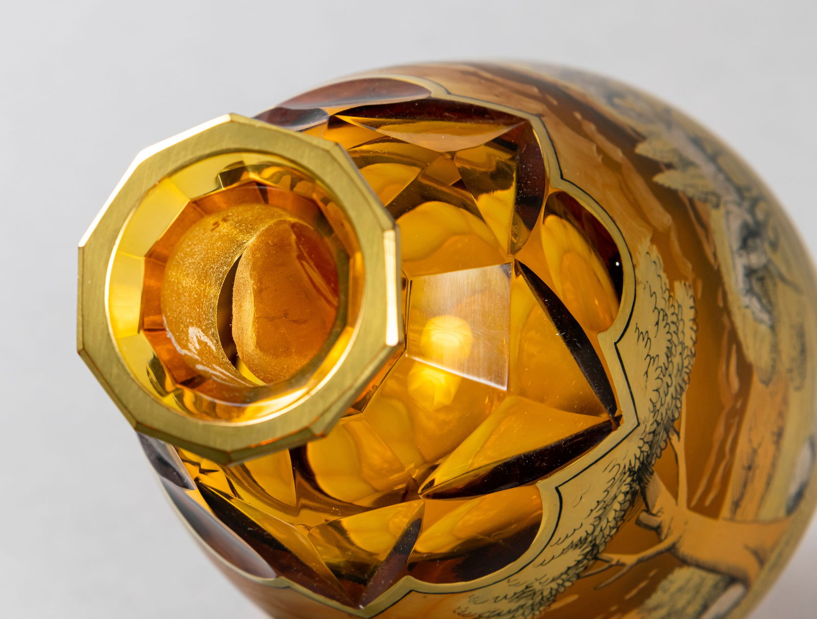 A CARAFE AND 6 SCHAPPS GLASSES - 6