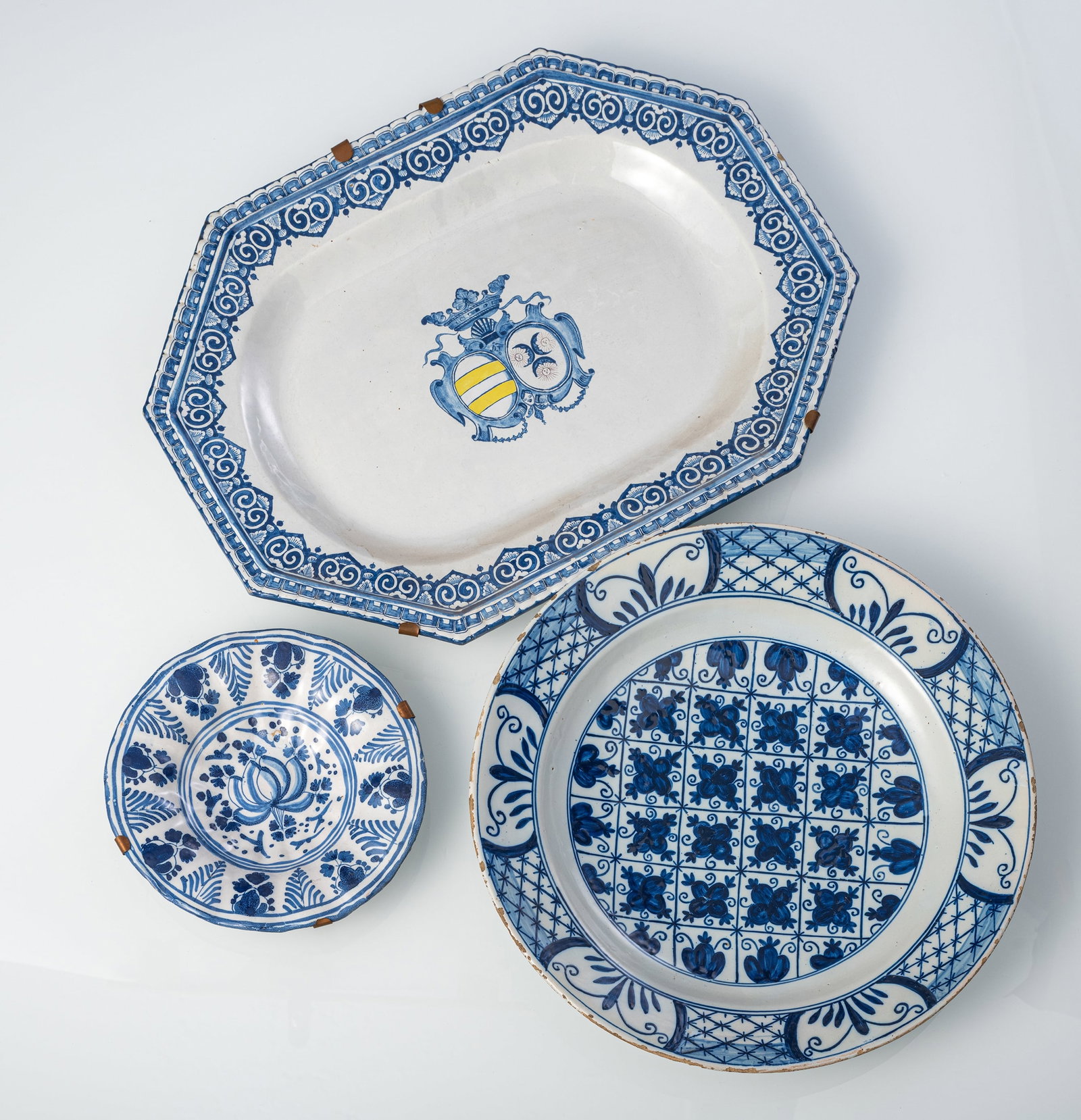 THREE BLUE AND WHITE PAINTED FAIENCE DISHES - 2
