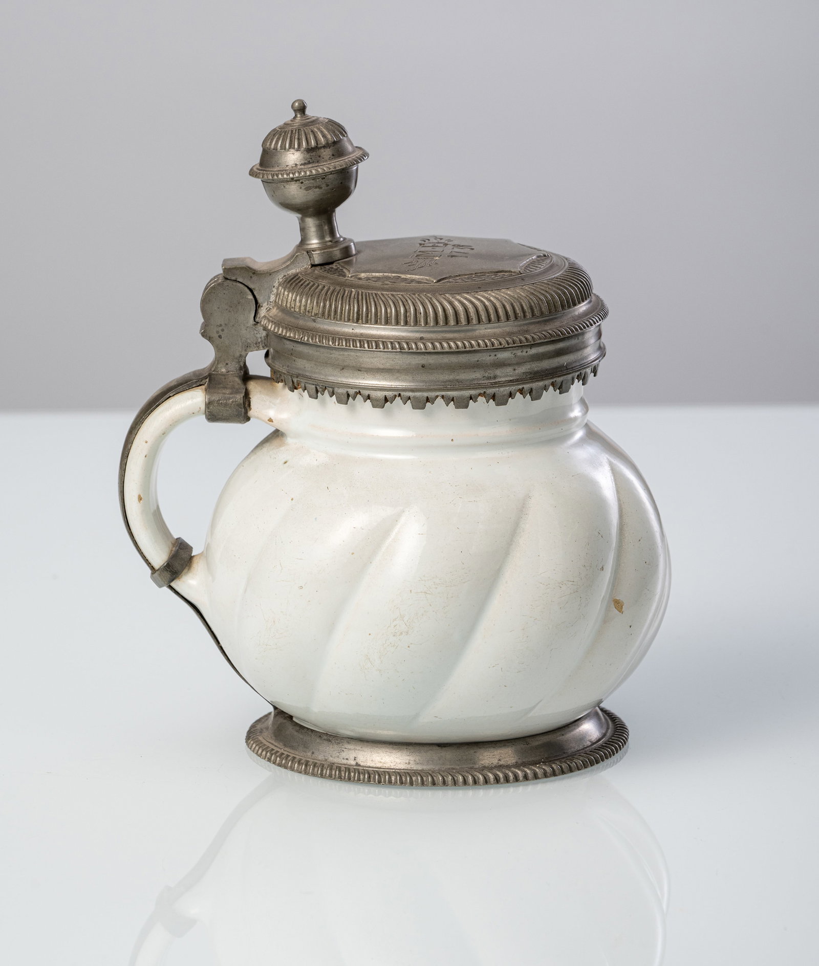 A WHITE GLAZED FAIENCE HABANER JAR - 3