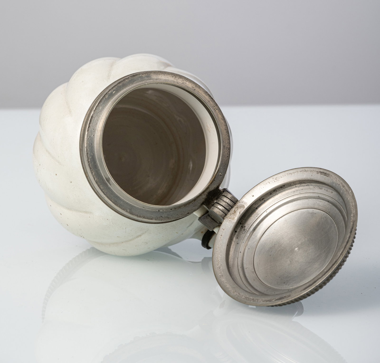 A WHITE GLAZED FAIENCE HABANER JAR - 5