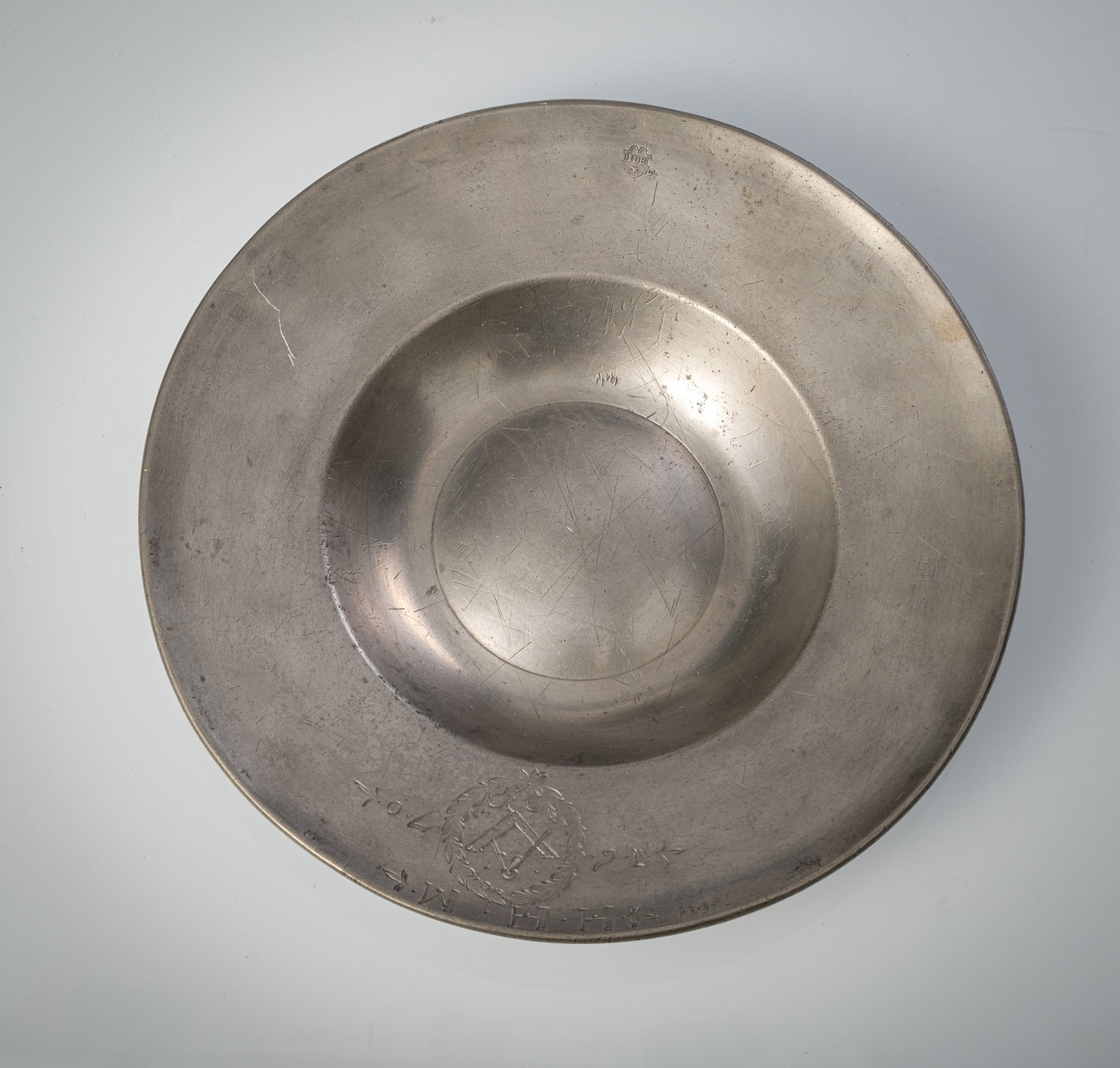 A PEWTER PLATE WITH GUILD EMBLEM - 2