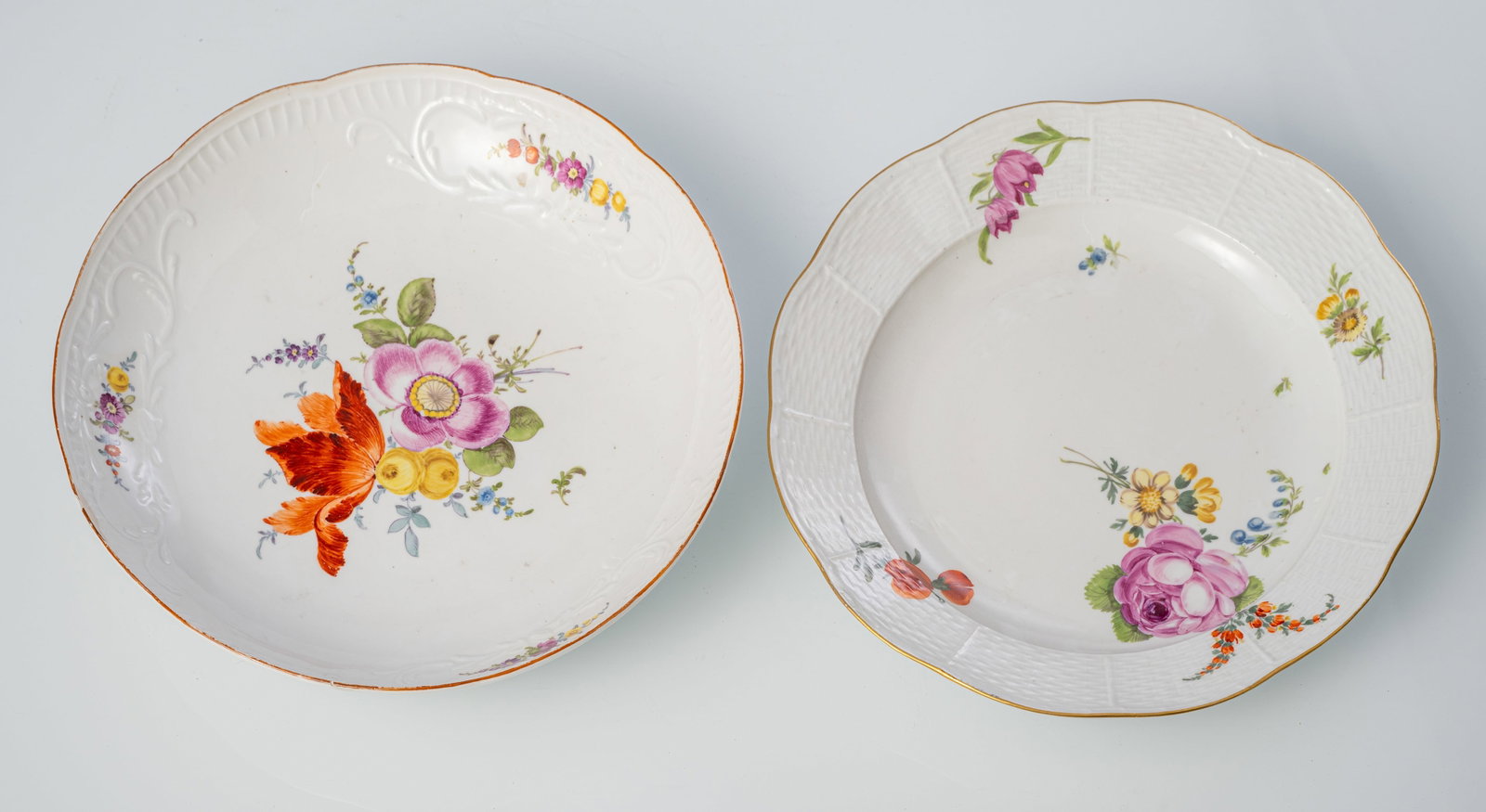 A MIXED LOT OF 3 MEISSEN PLATES, A ROUND DISH AND 3 CUPS AND SAUCERS - 5