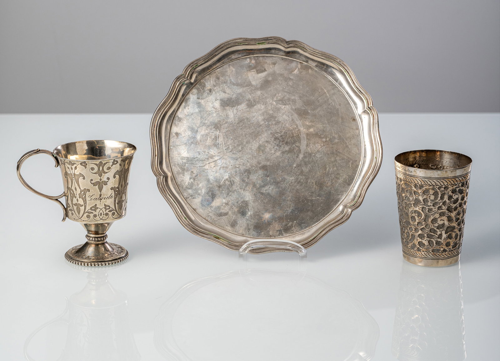 A ROUND TRAY AND TWO BEAKER - 2