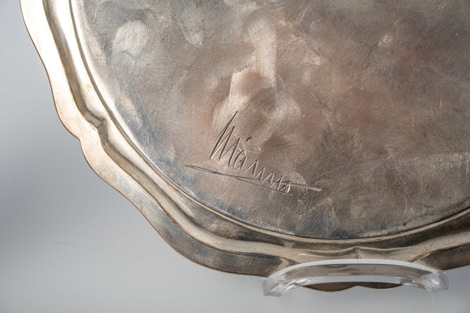 A ROUND TRAY AND TWO BEAKER - 4
