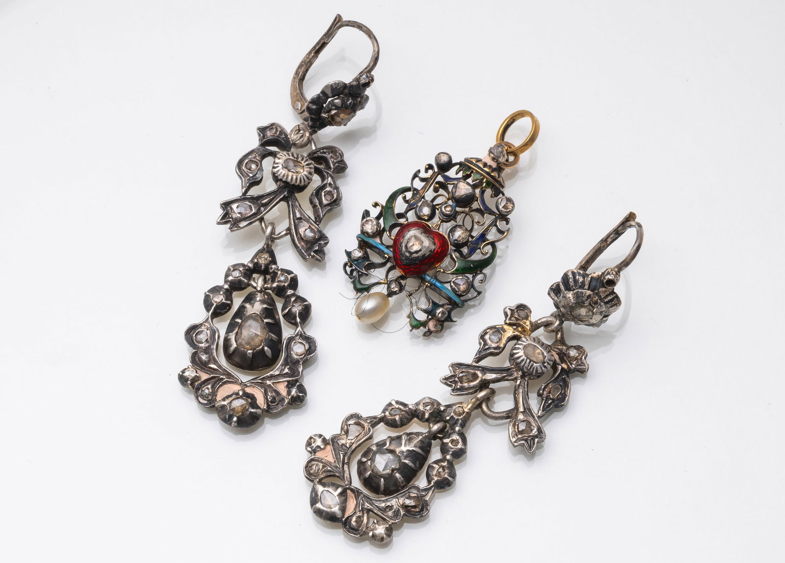 A PENDANT AND A PAIR OF EARRINGS - 3