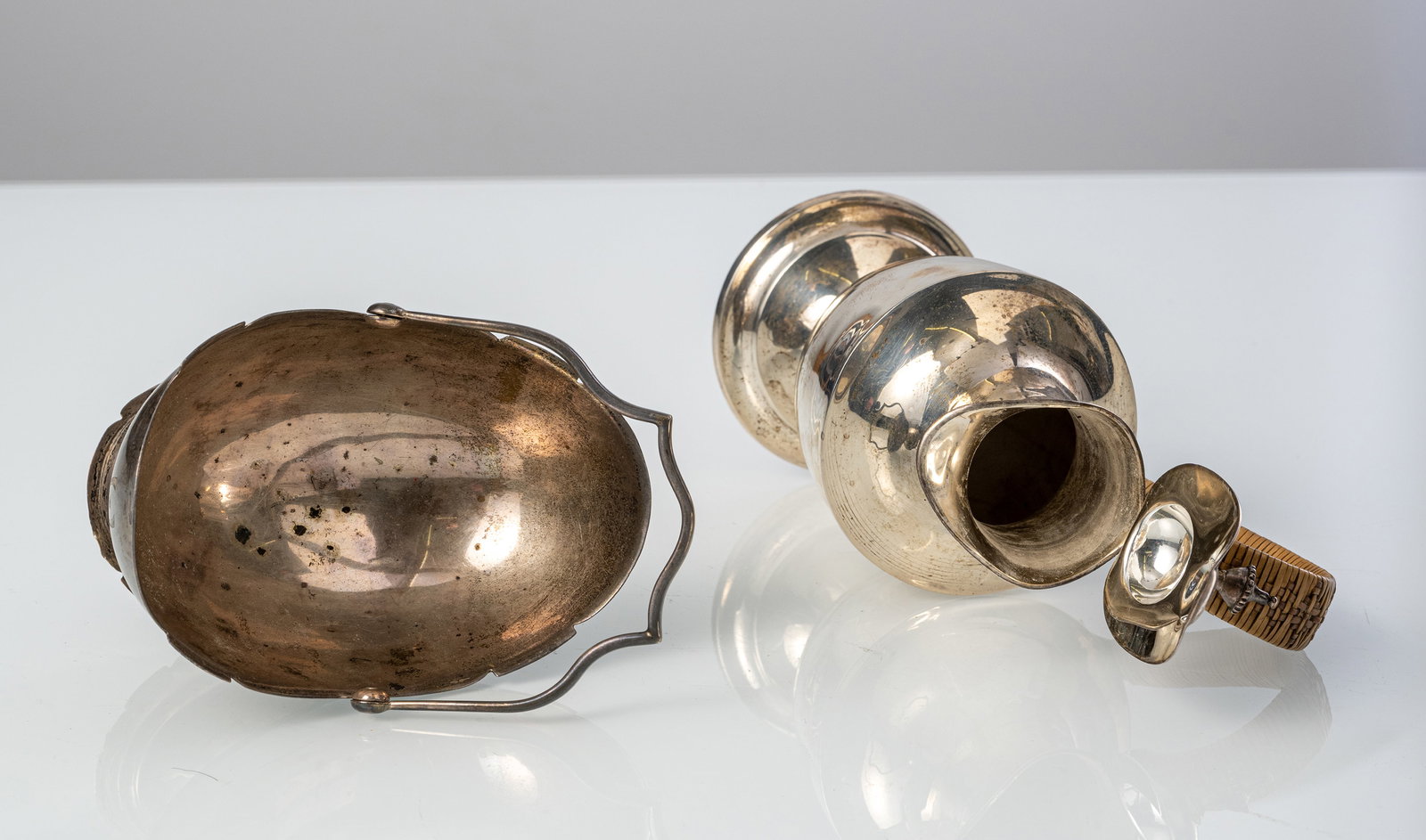 A MOCCA POT AND A SUGAR BOWL - 6
