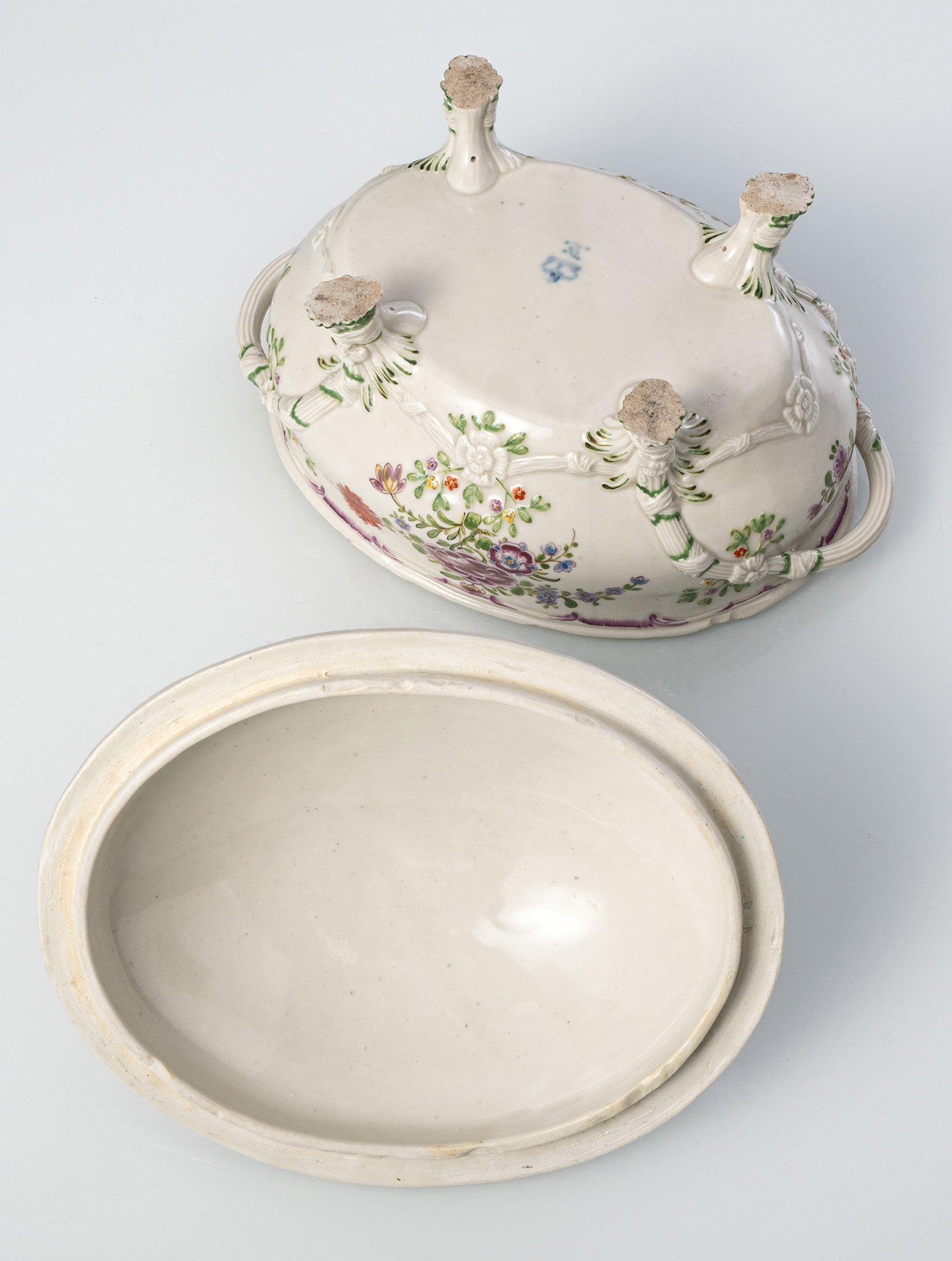 A LUDWIGSBURG FLORAL PATTERN PORCELAIN TUREEN AND COVER - 5
