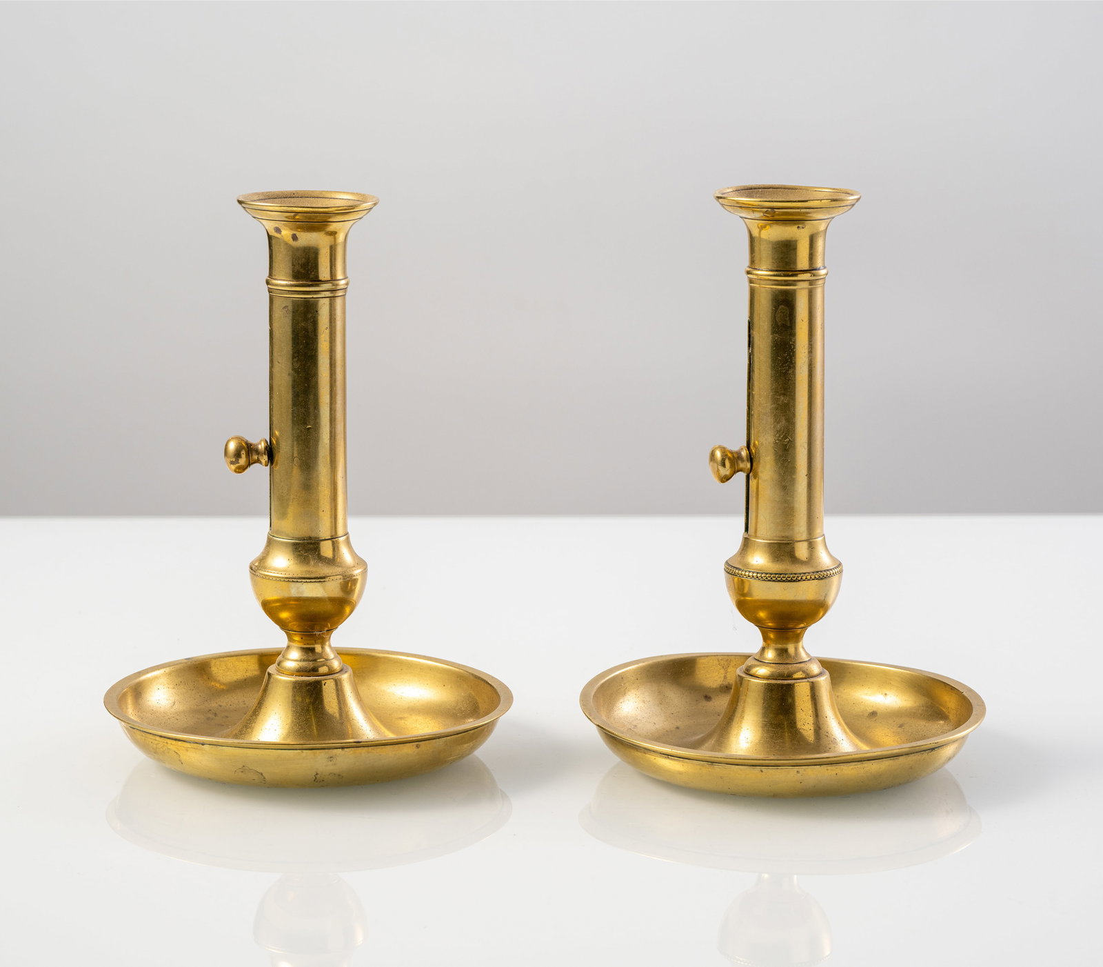 A PAIR OF CANDLESTICKS - 2