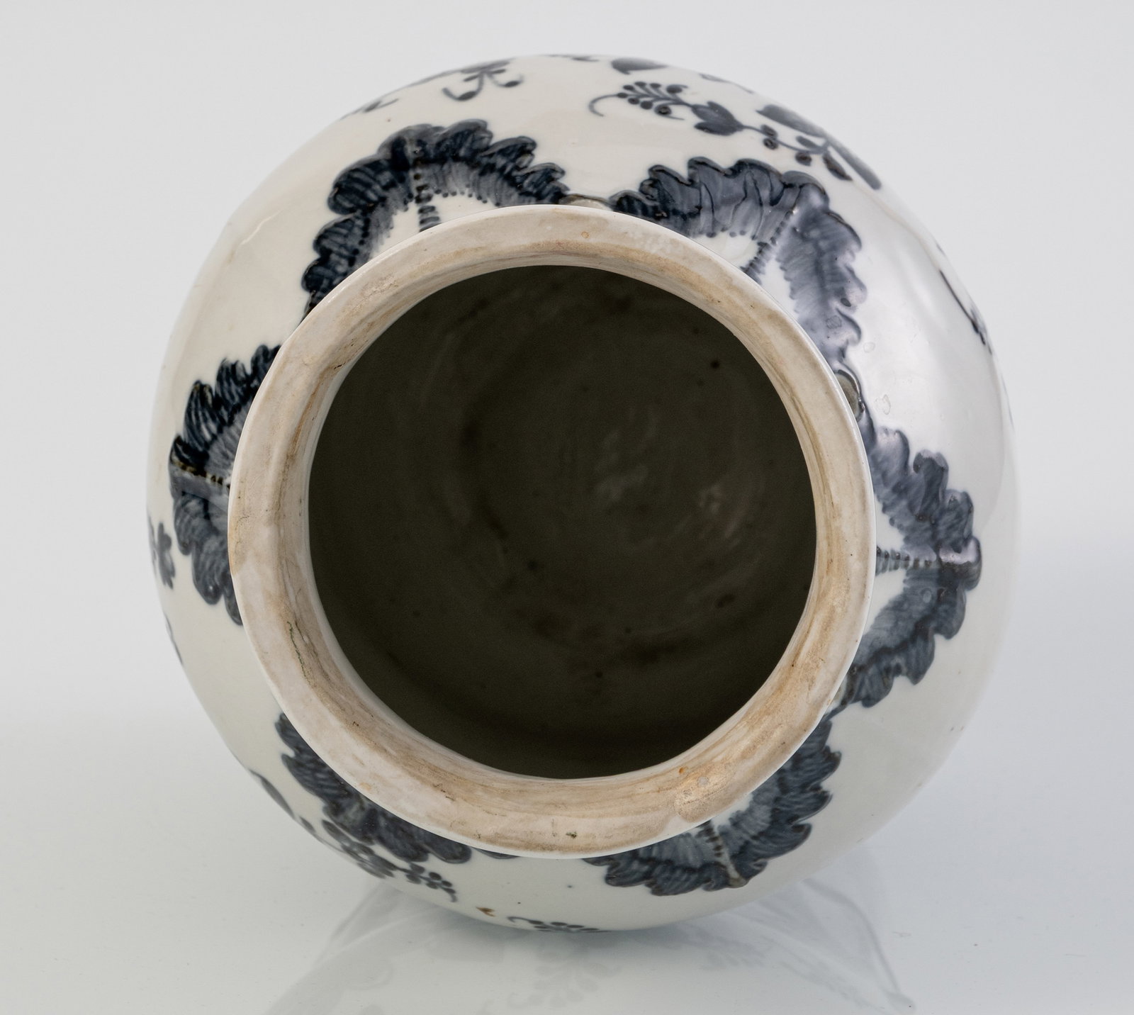 A GERMAN BLUE PAINTED POTPOURRI PORCELAIN VASE - 4