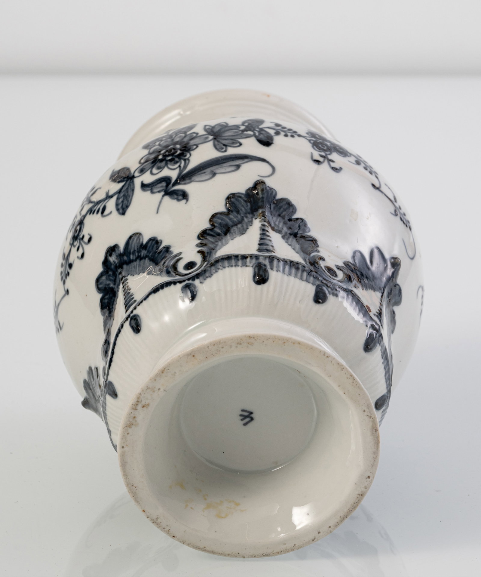 A GERMAN BLUE PAINTED POTPOURRI PORCELAIN VASE - 5