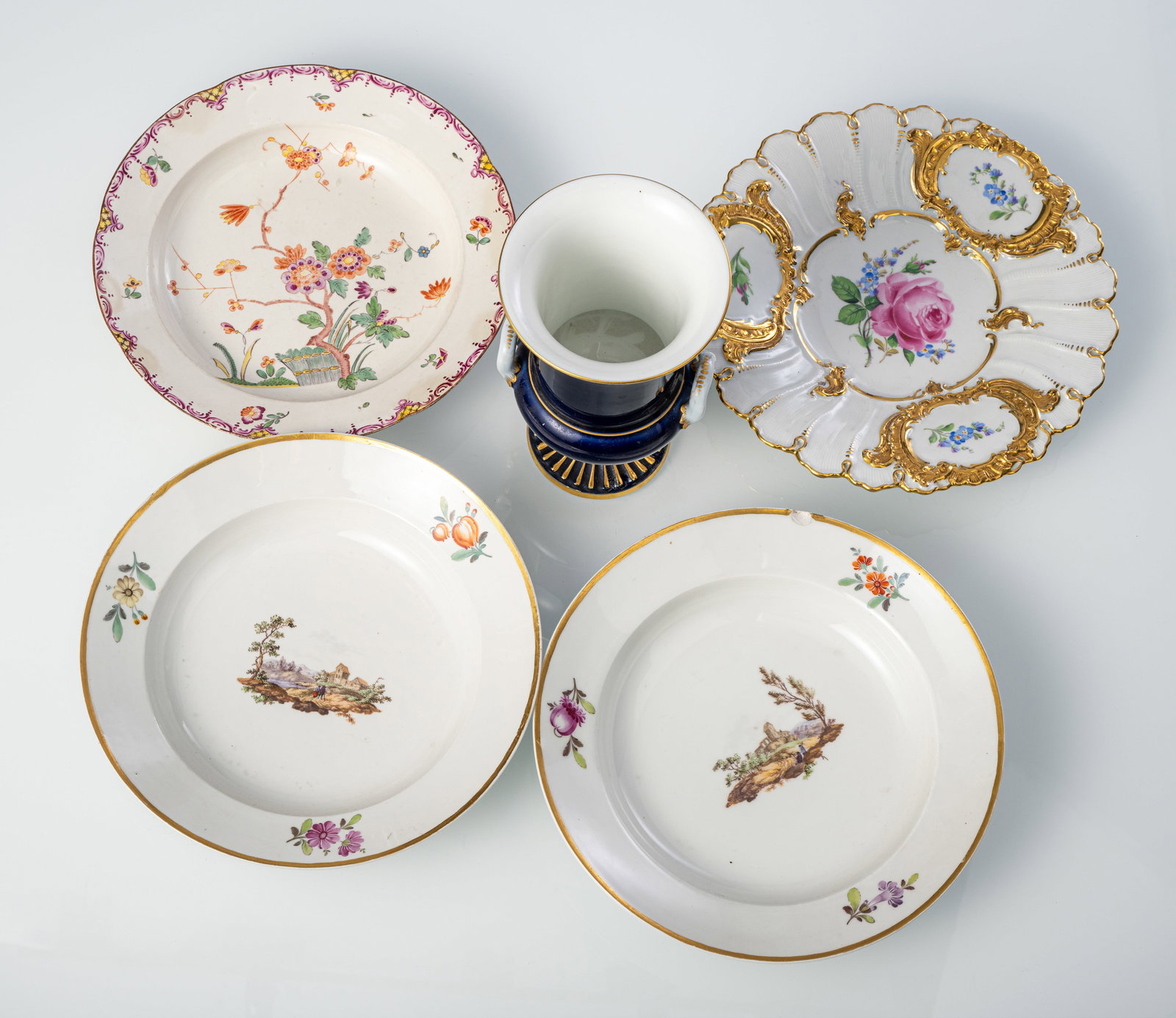 FOUR PLATES AND A VASE - 3