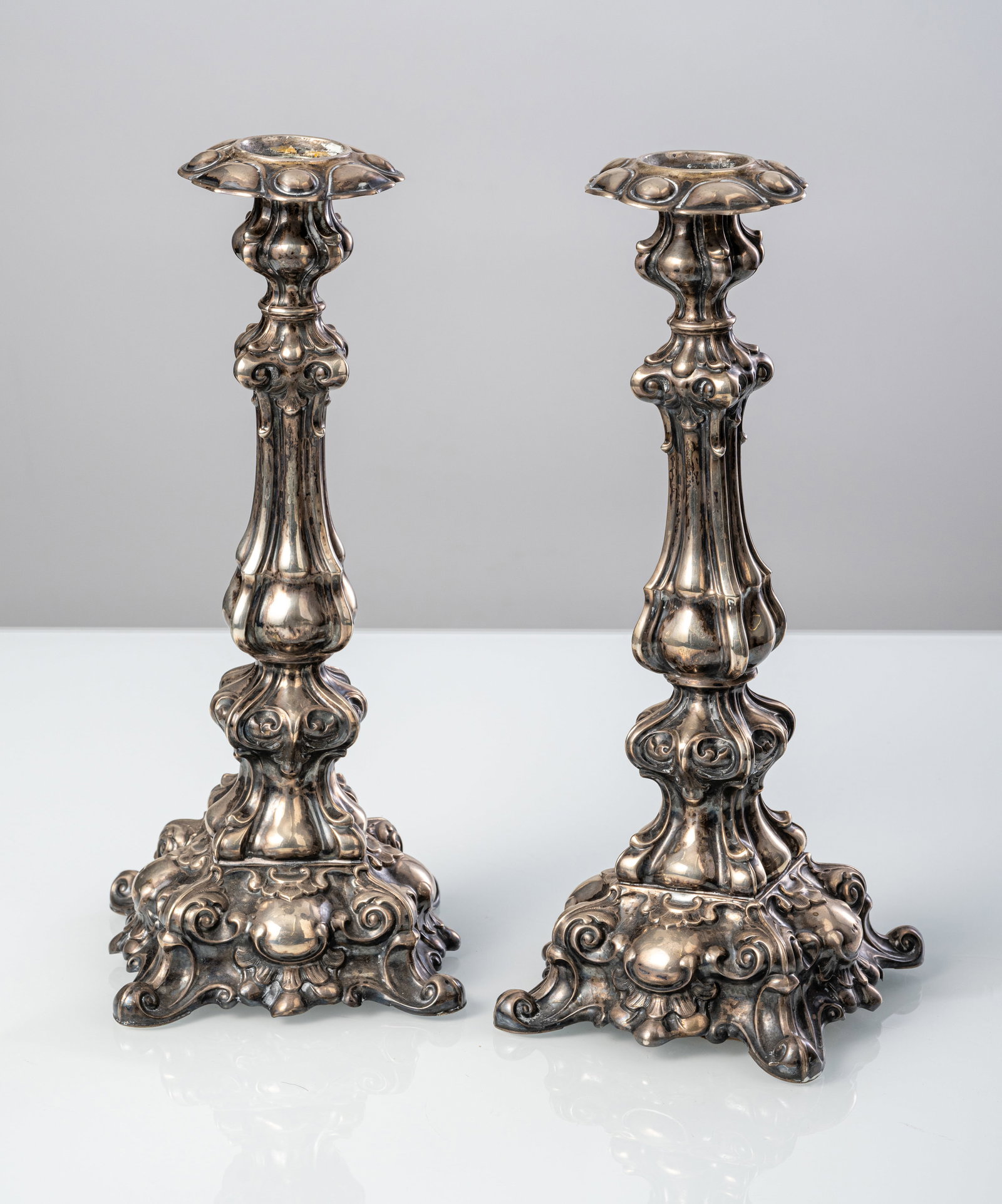A PAIR OF SILVER CANDLESTICKS AND A TEA CADDY - 2