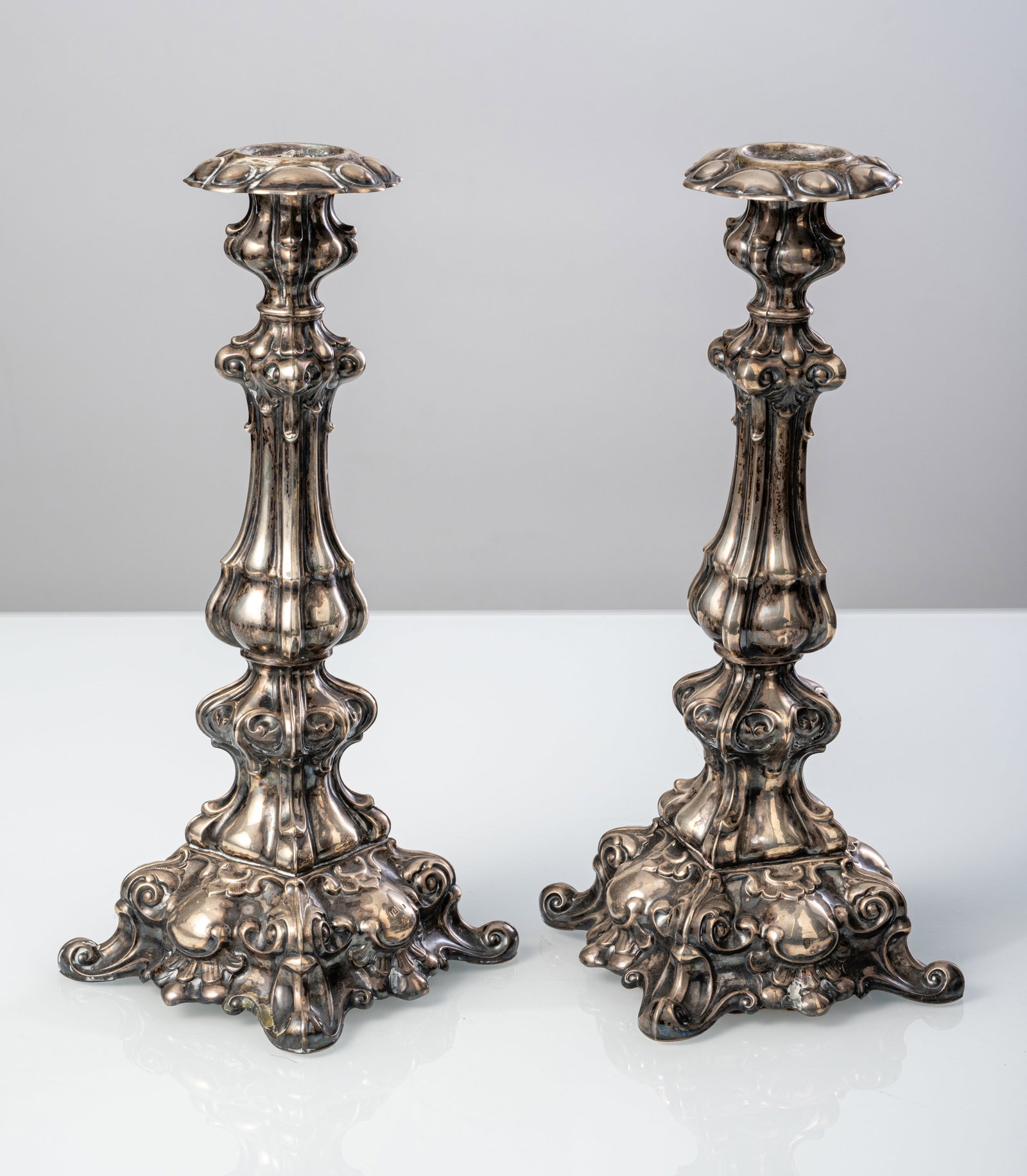 A PAIR OF SILVER CANDLESTICKS AND A TEA CADDY - 4