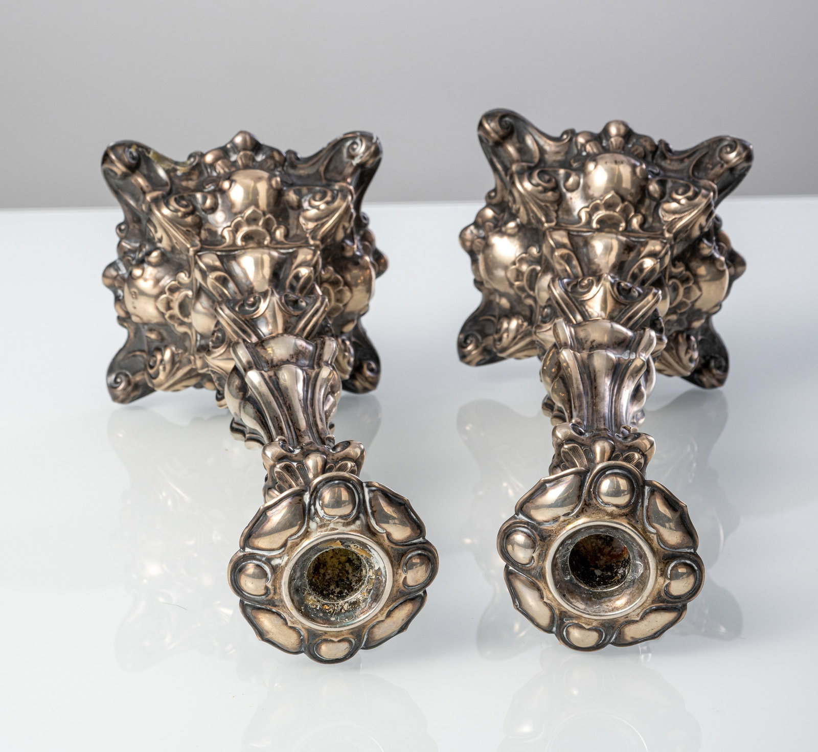 A PAIR OF SILVER CANDLESTICKS AND A TEA CADDY - 5