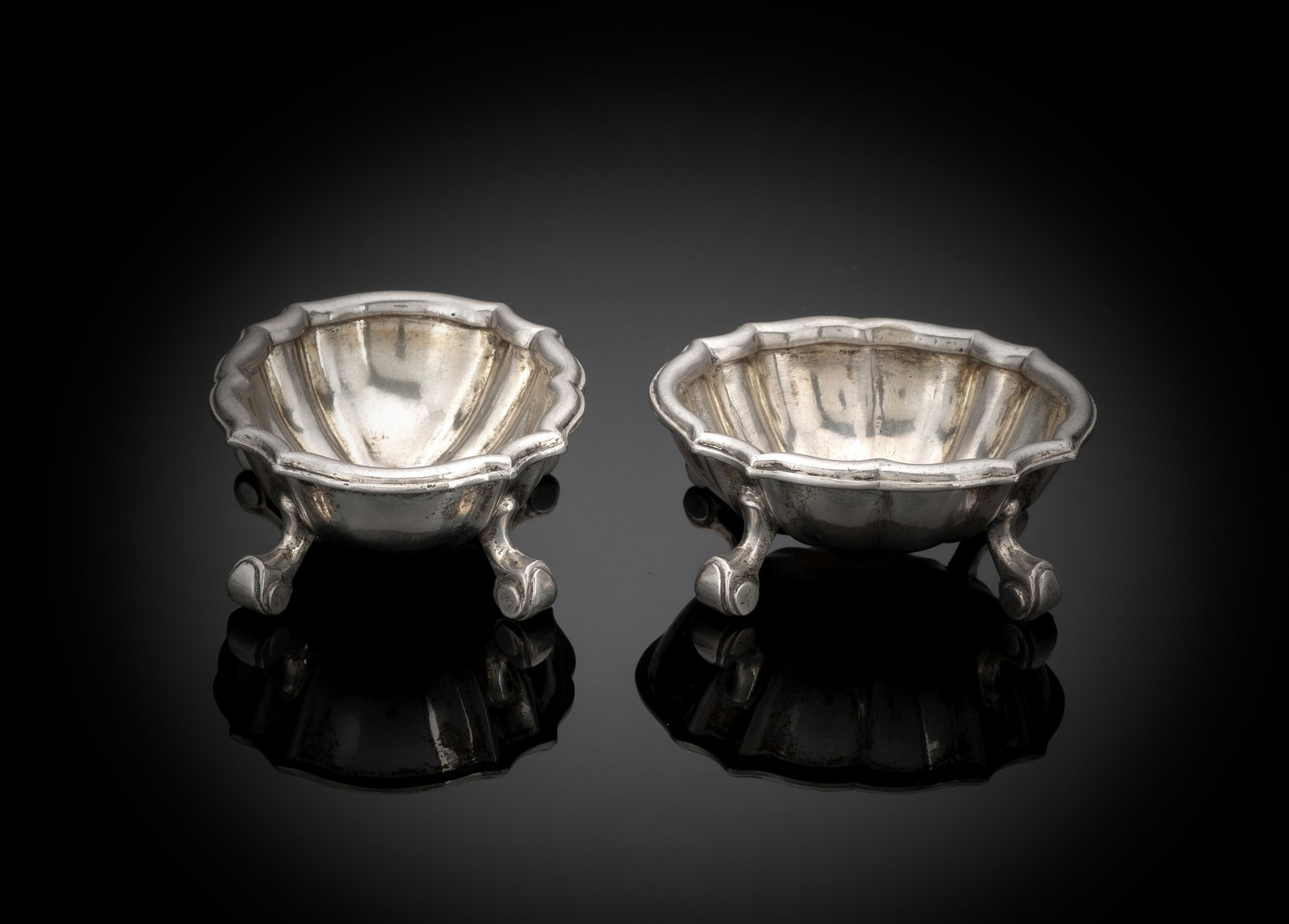 A PAIR OF ROCOCO STYLE SILVER SALT CELLARS - 2