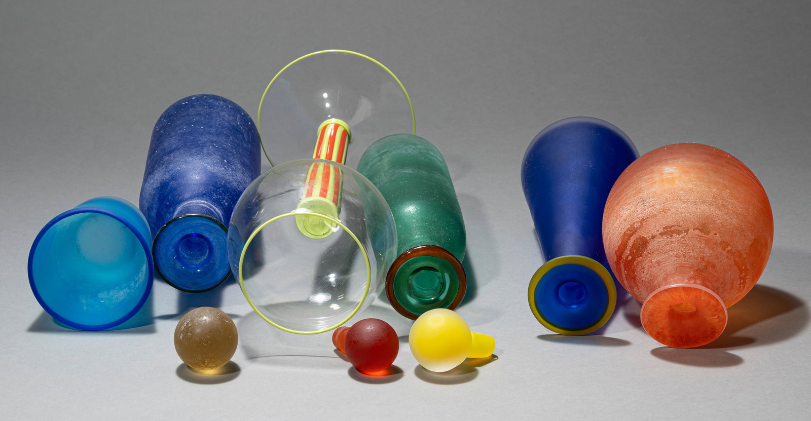 A MIXED LOT OF 12 BEAKER AND CARAFES - 3