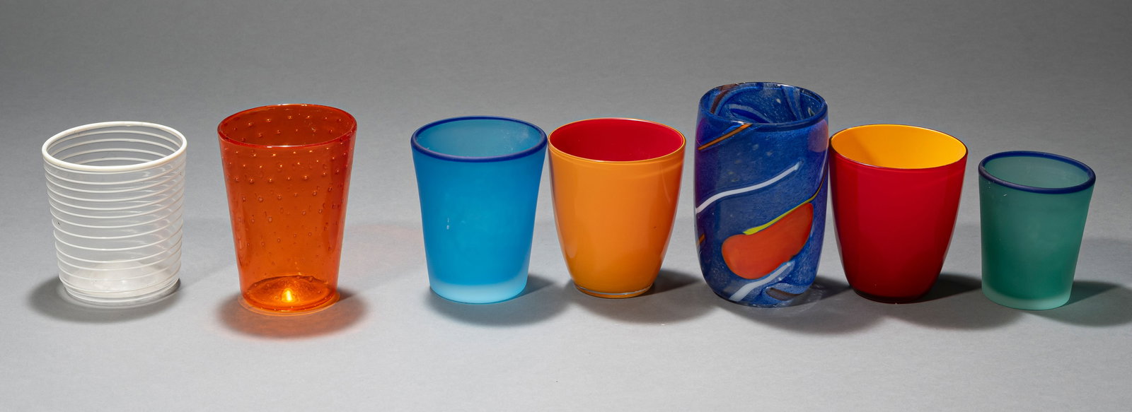 A MIXED LOT OF 12 BEAKER AND CARAFES - 5