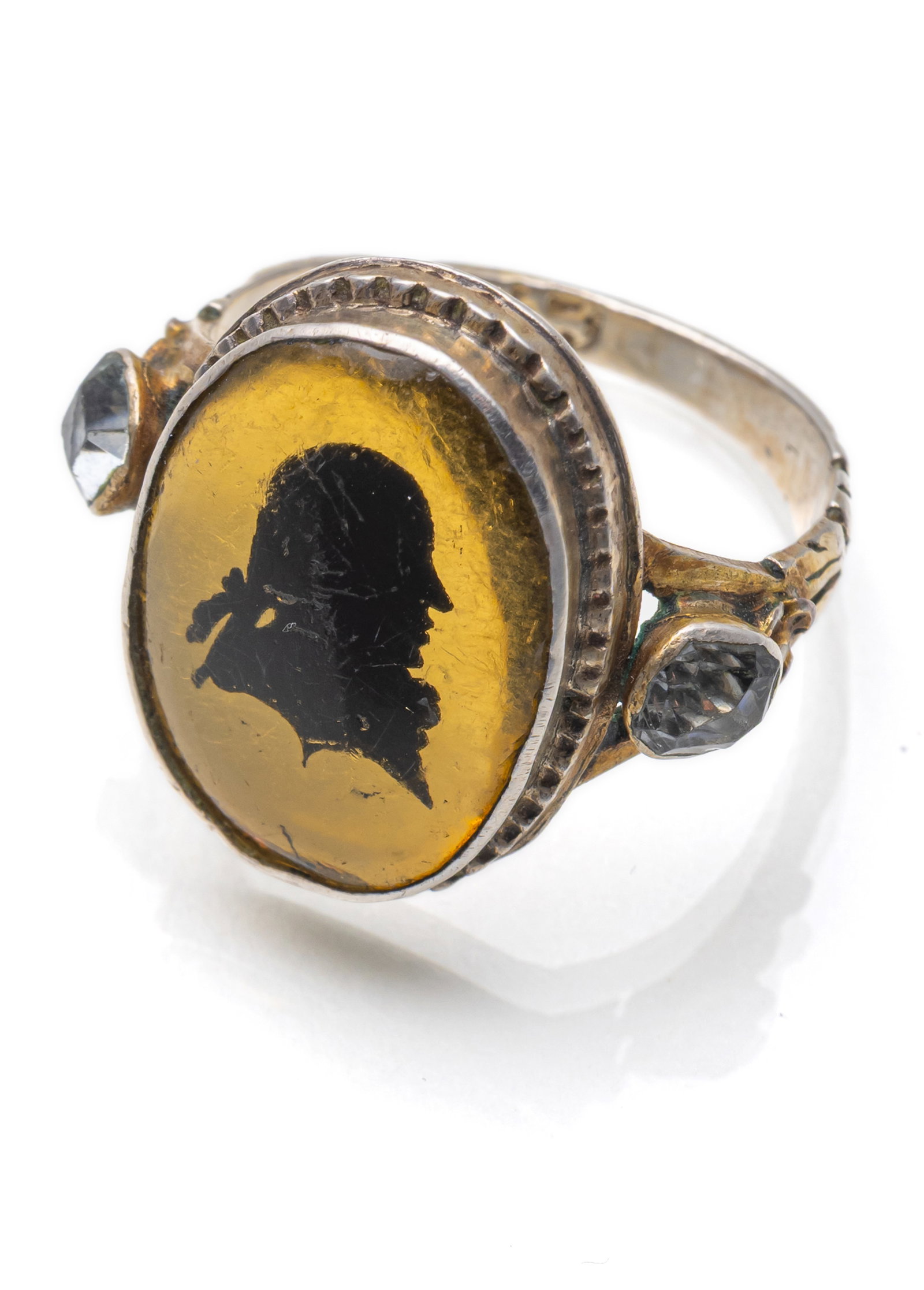 A ROKOKO SILVER RING WITH EGLOMISE - 4
