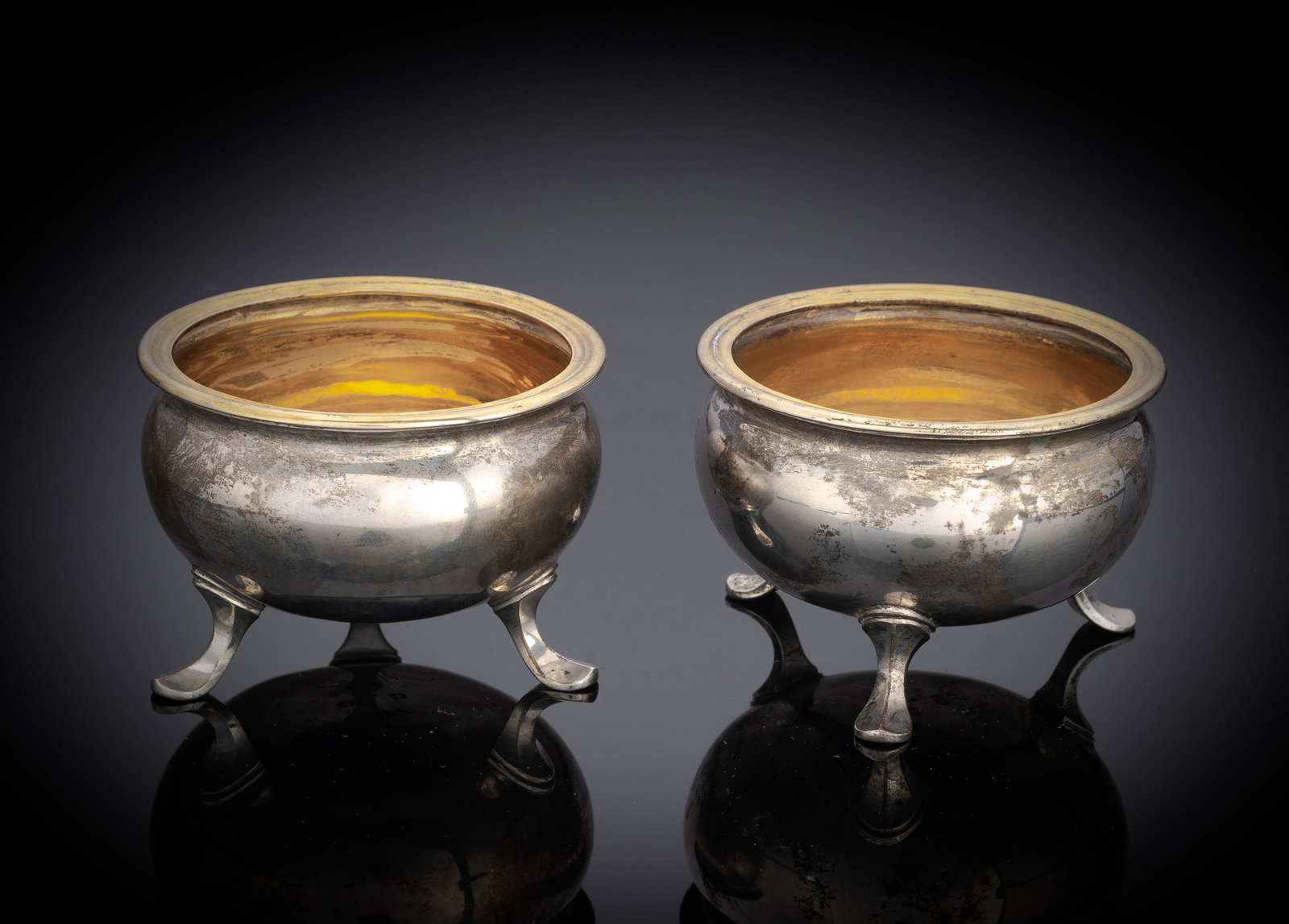 A PAIR OF SAXON PARCIAL GILT SILVER SALT CELLARS - 2