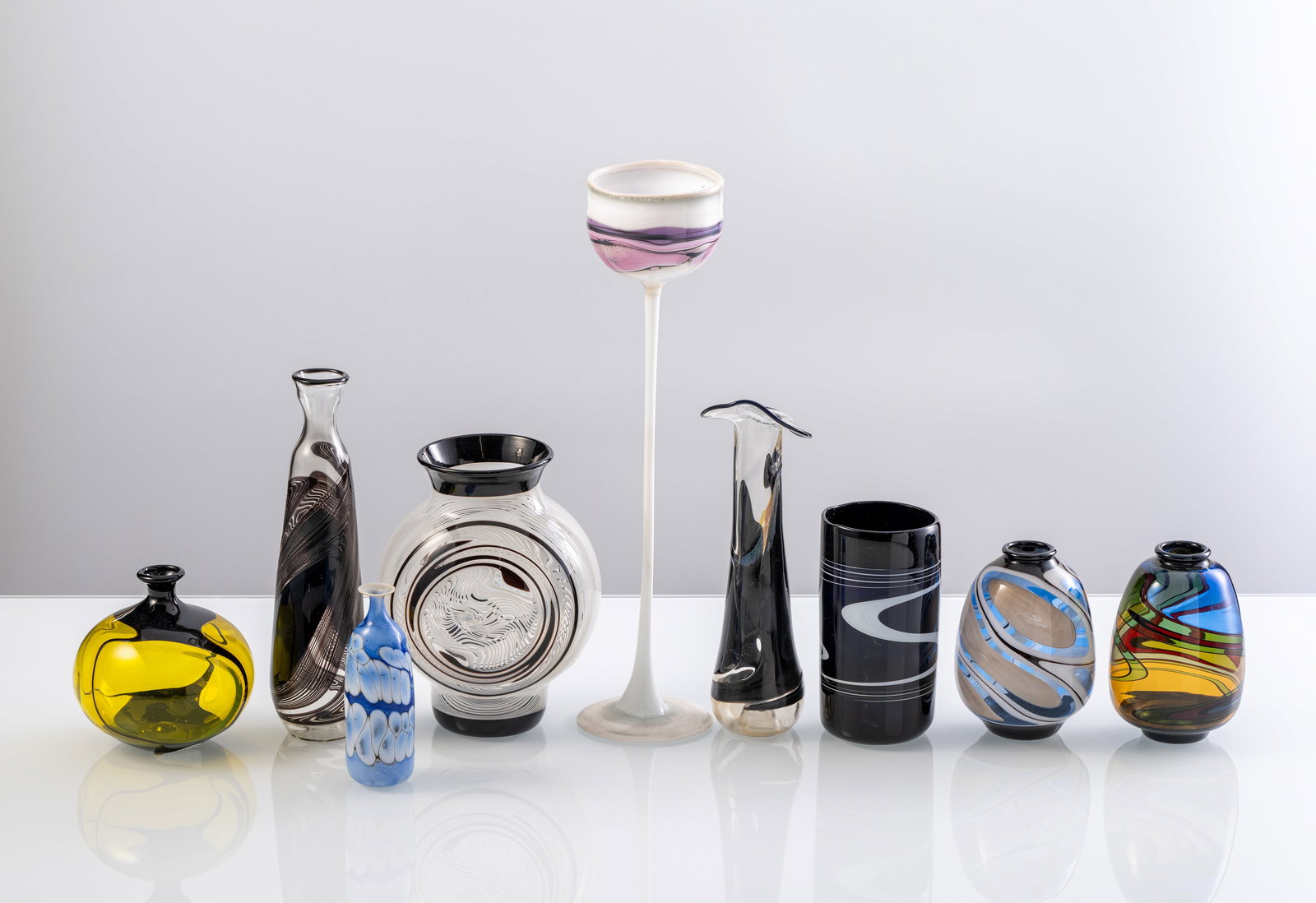 MIXED LOT OF 9 GLASS VASES - 3