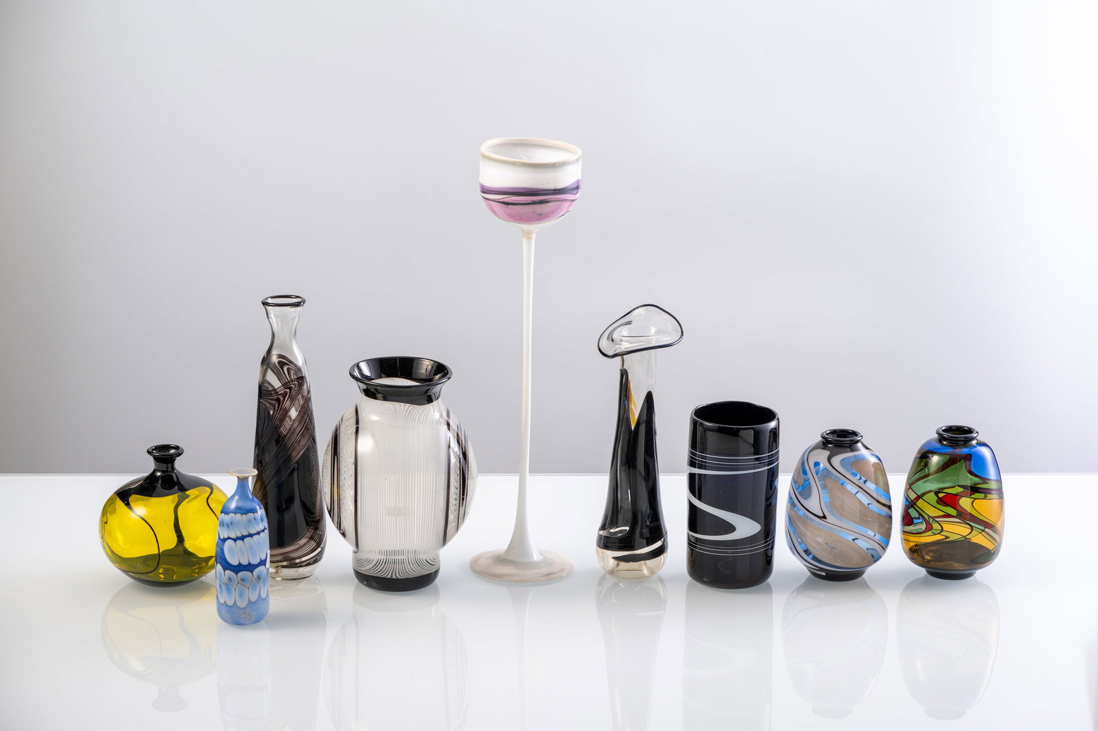 MIXED LOT OF 9 GLASS VASES - 4
