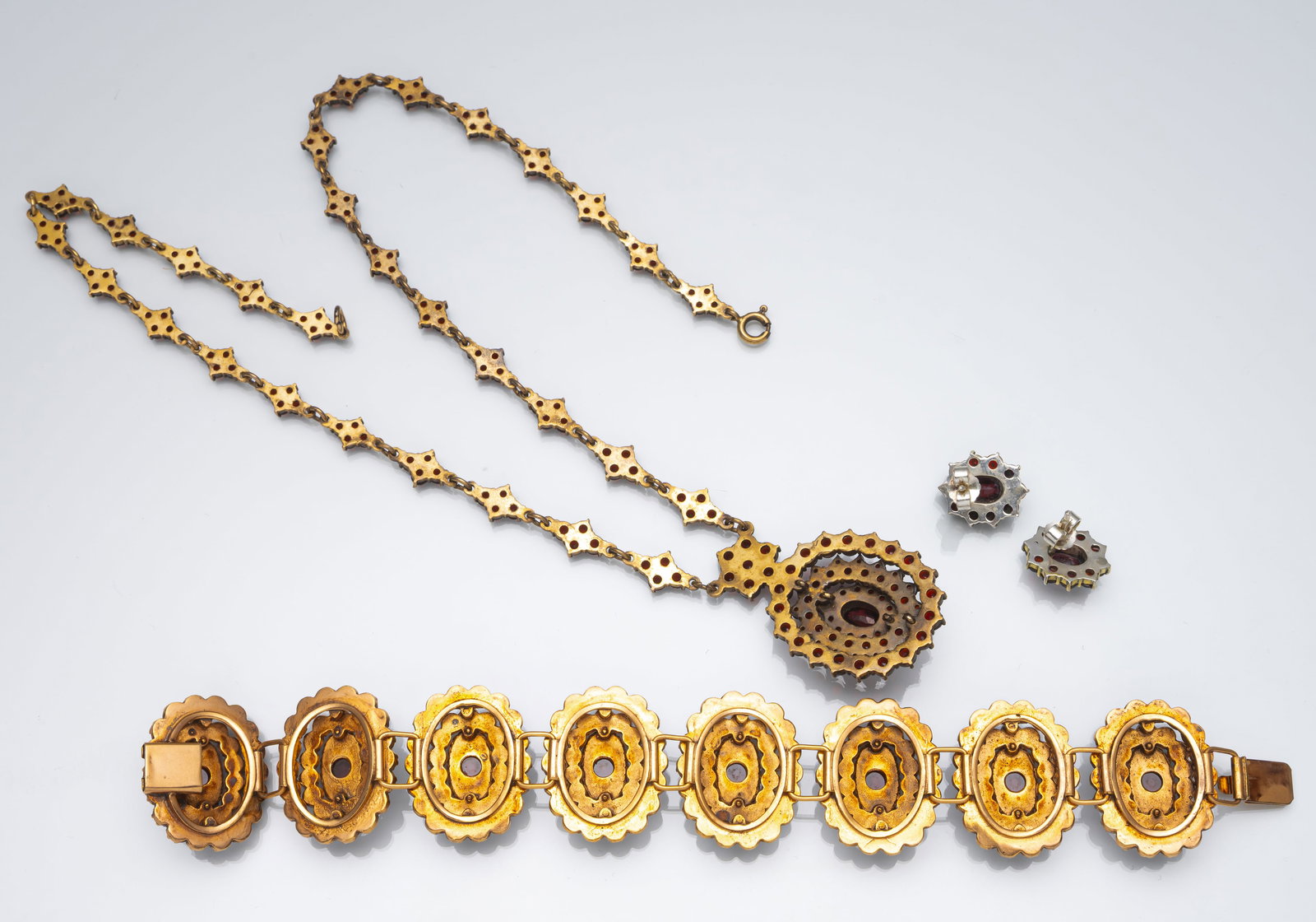 A FOUR PIECE GARNET JEWELRY SET - 3