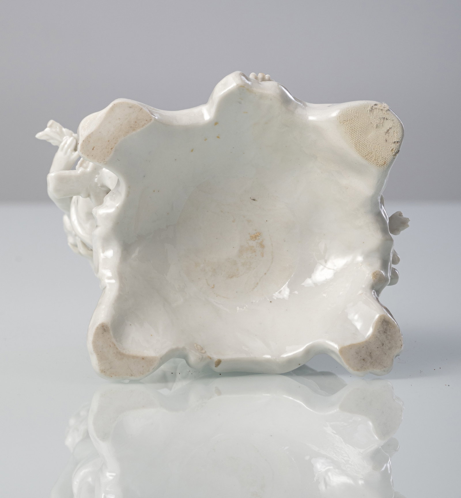 A WHITE PORCELAIN GROUP OF VENUS AND CUPID - 5