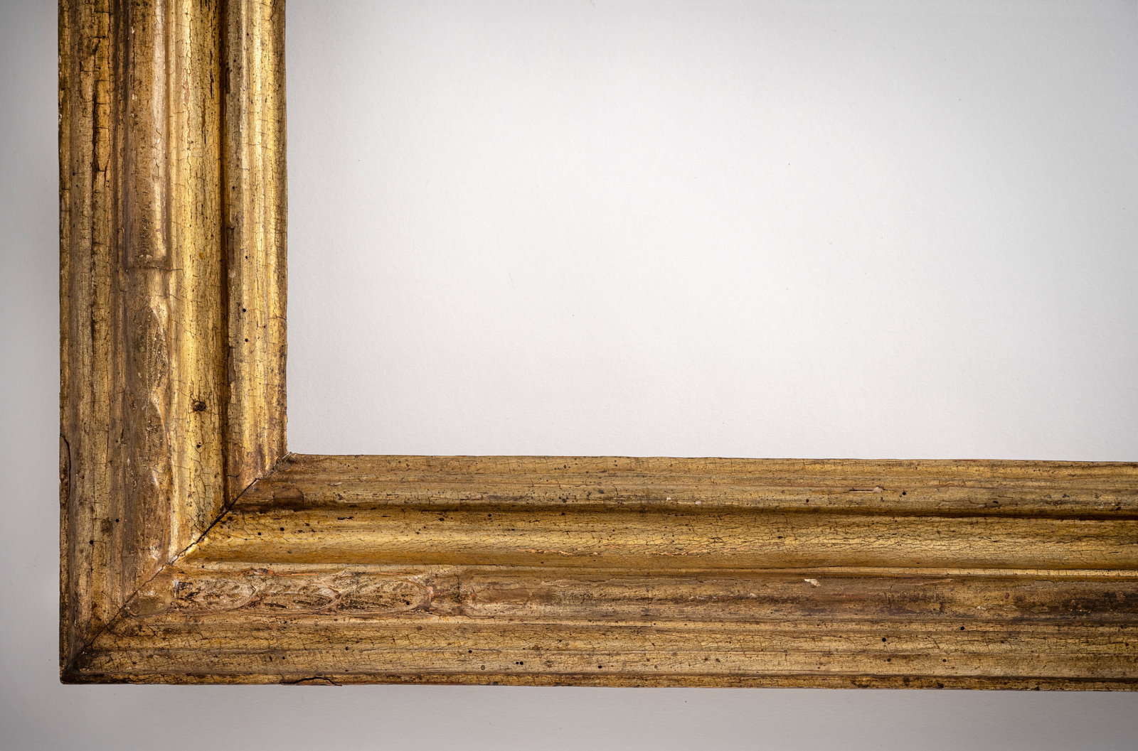 A gilt-wooden frame - 3