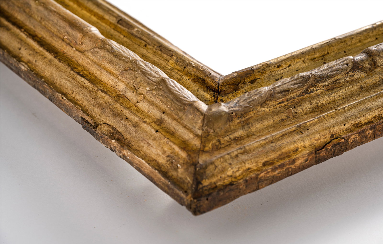 A gilt-wooden frame - 4