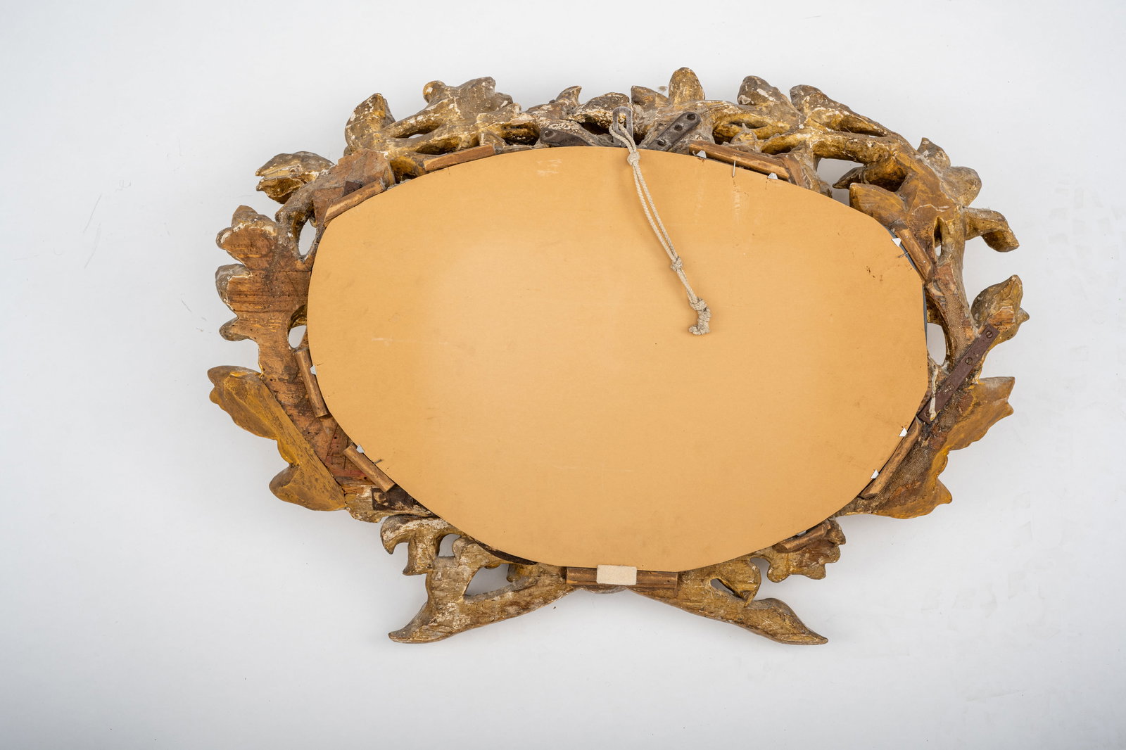 A DECORATIVE CARVED AND GILT WOOD FRAME - 3