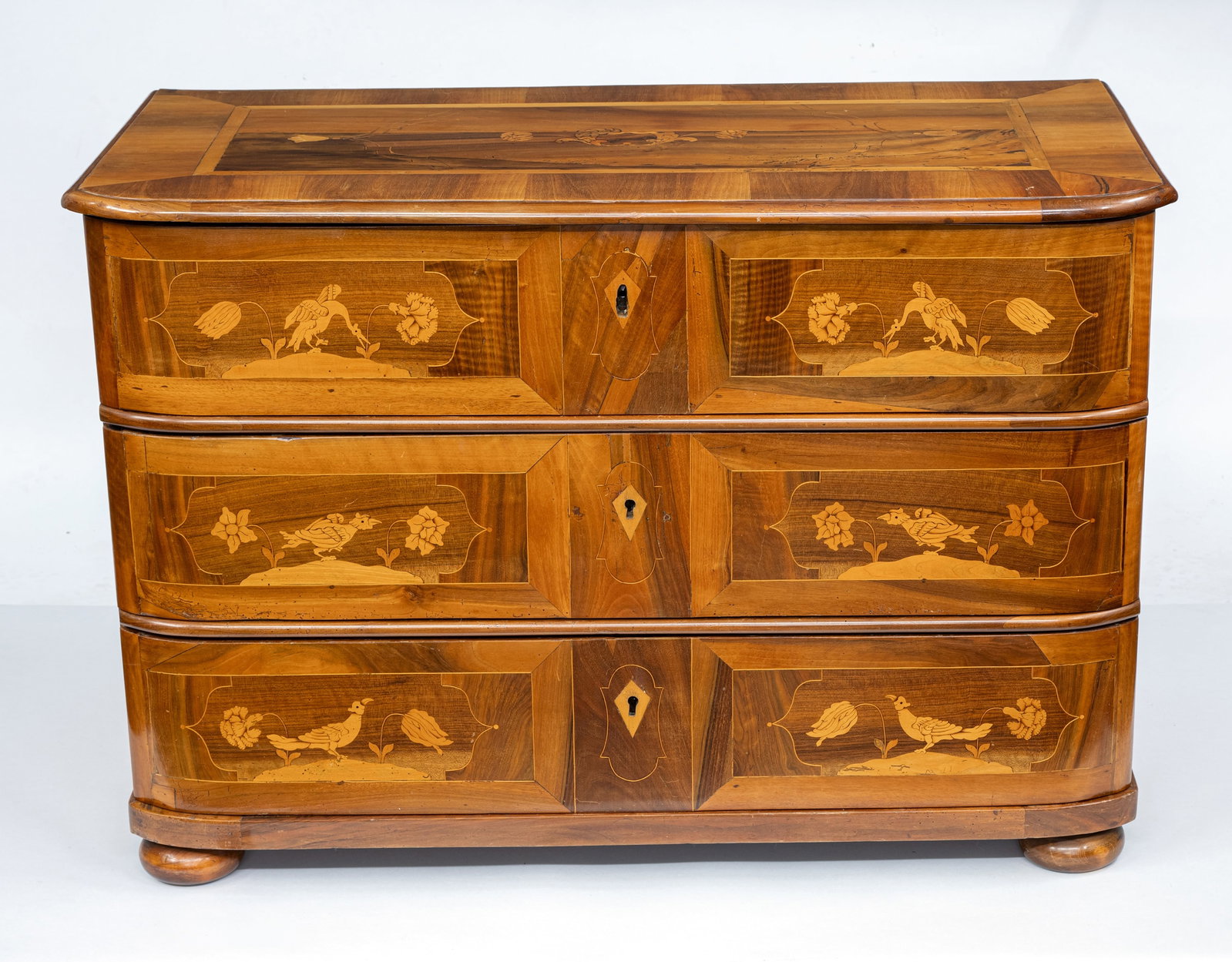 A SOUTH GERMAN WALNUT AND FRUITWOOD COMMODE - 3