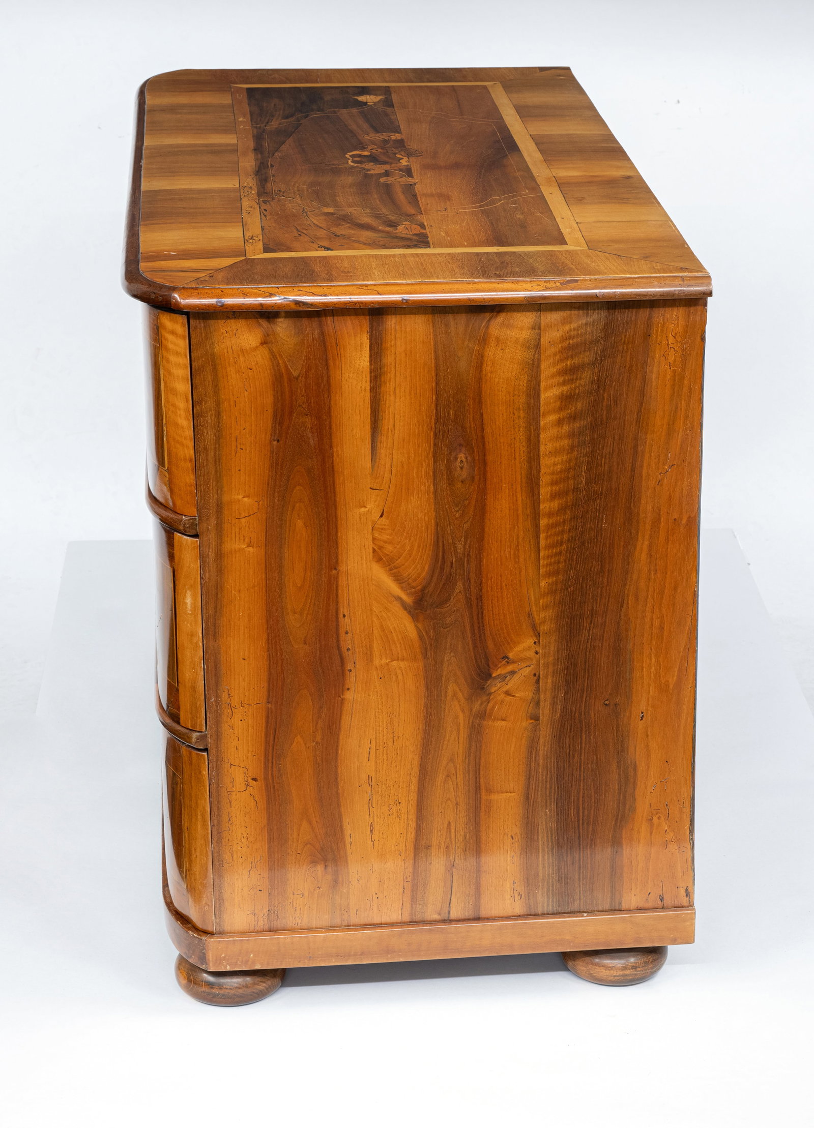 A SOUTH GERMAN WALNUT AND FRUITWOOD COMMODE - 4