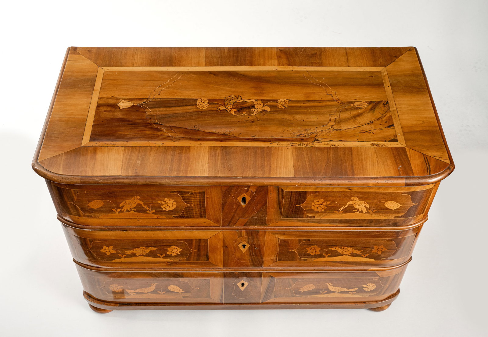 A SOUTH GERMAN WALNUT AND FRUITWOOD COMMODE - 7