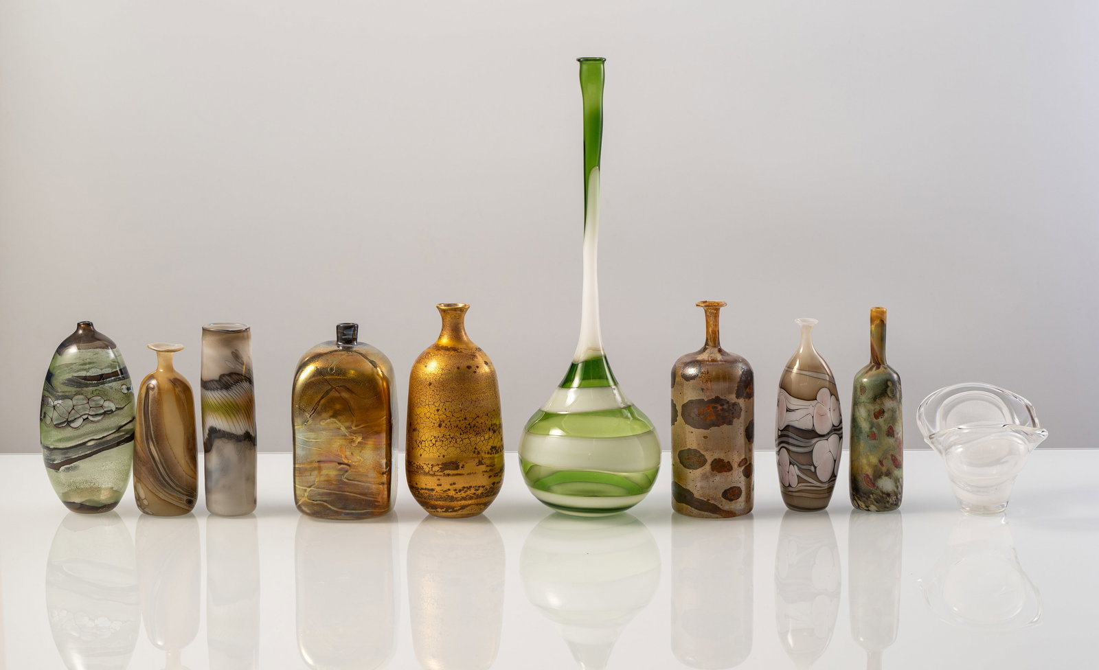 MIXED LOT OF 10 GLASS VASES - 3