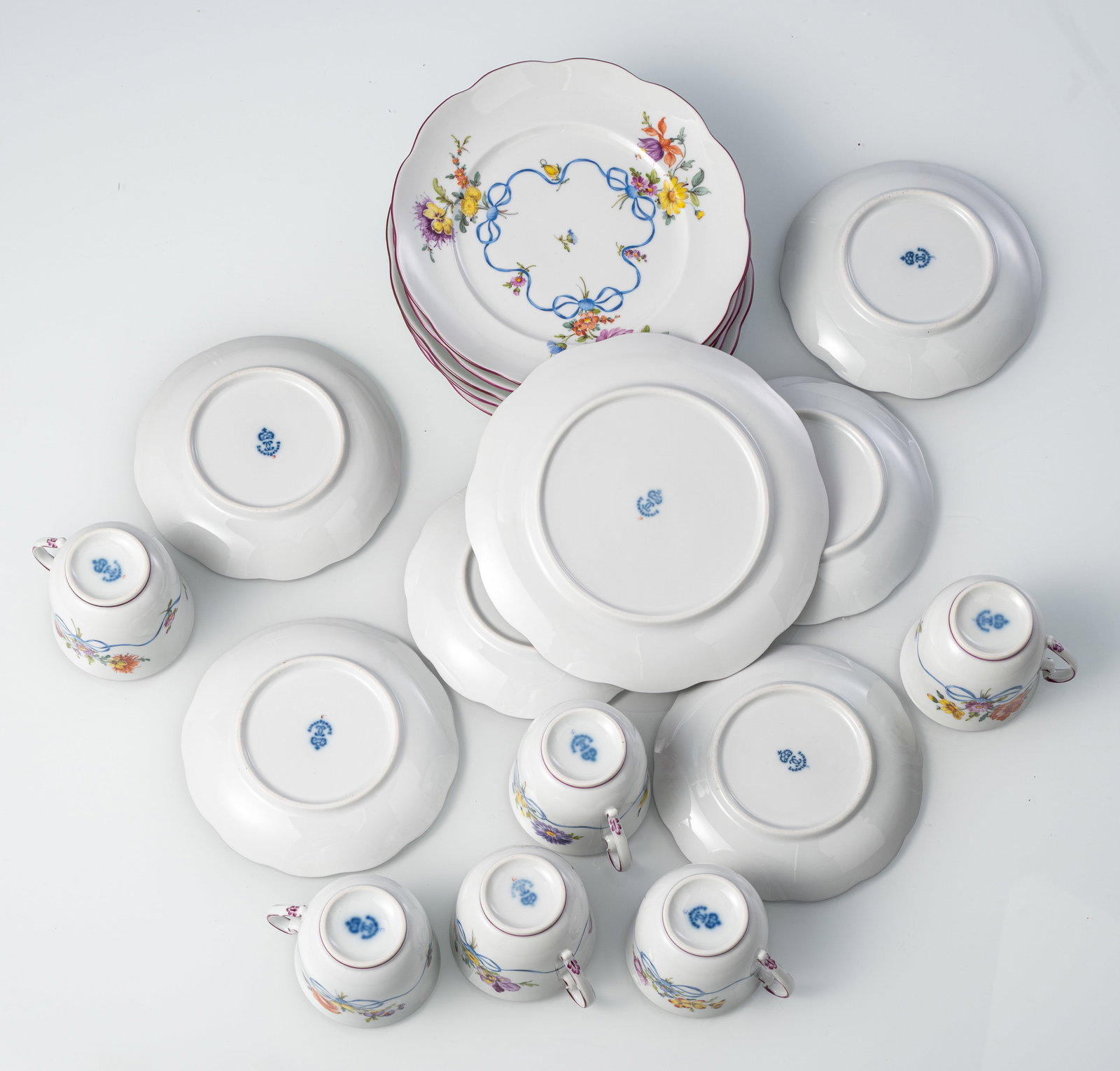 SIX SETS OF CUPS SAUCERS AND PLATES WITH FLORAL- AND BOW DECORATION - 4