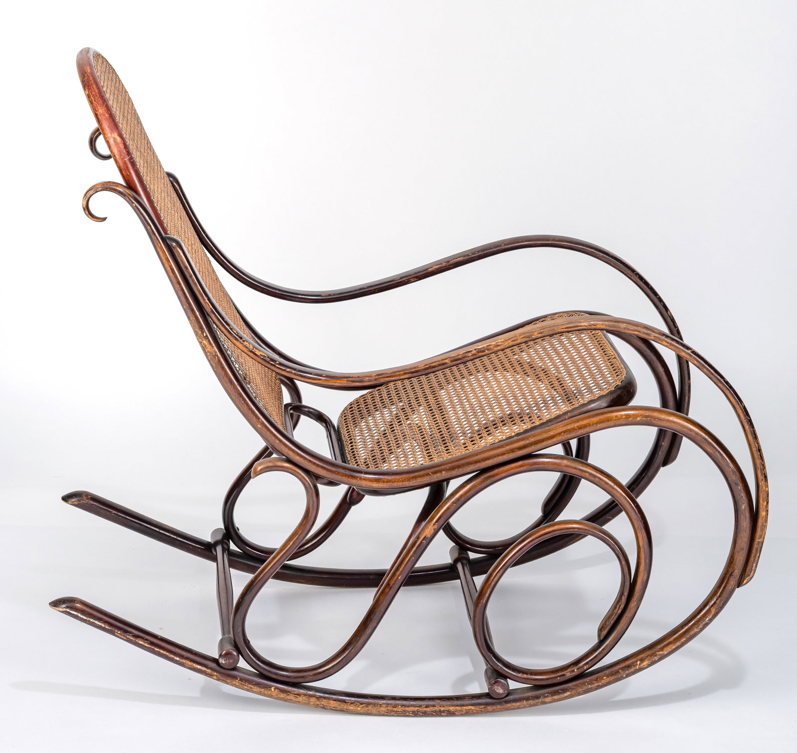 AN AUSTRIAN BEECHWOOD SWIVEL CHAIR - 2