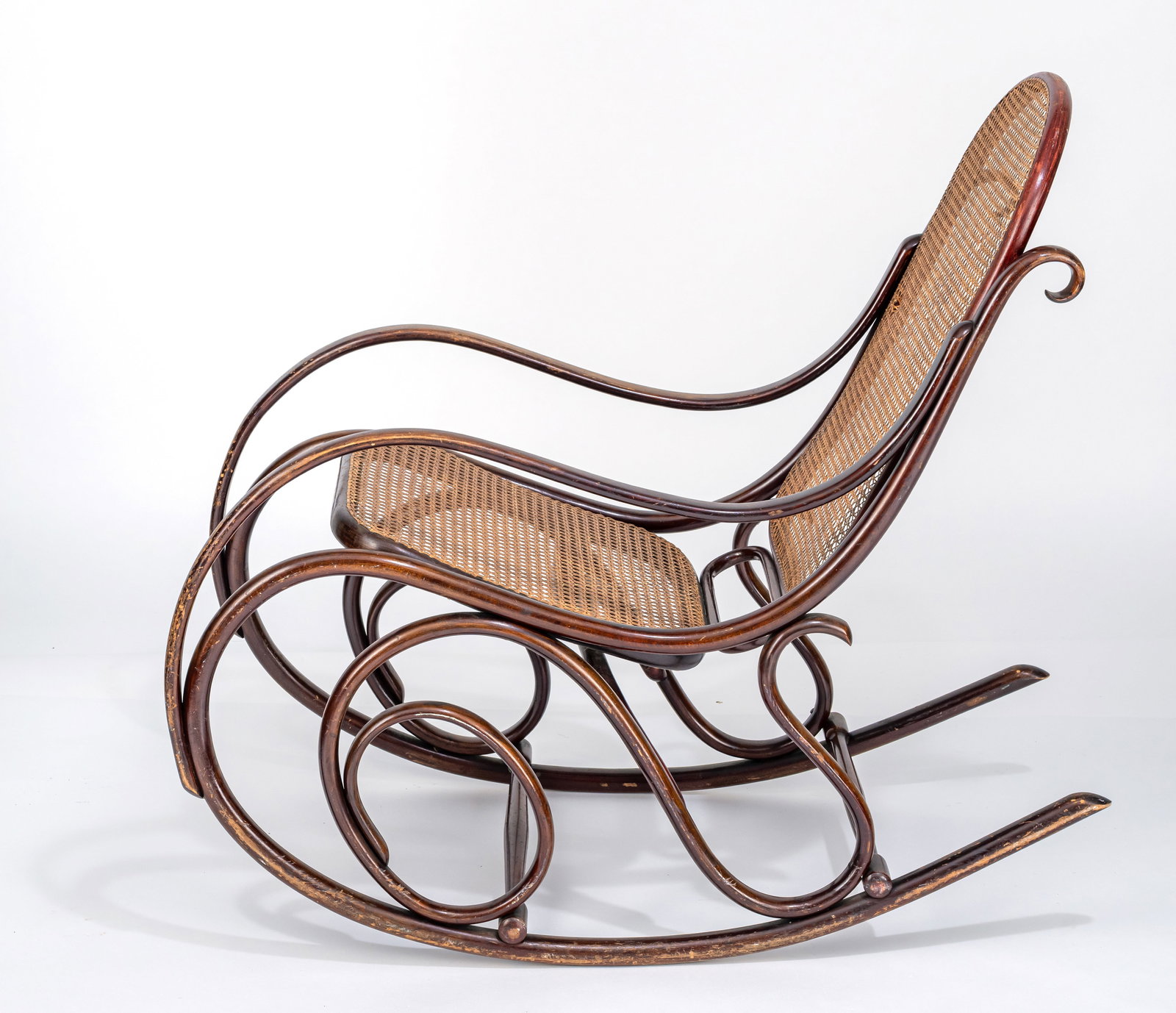 AN AUSTRIAN BEECHWOOD SWIVEL CHAIR - 4