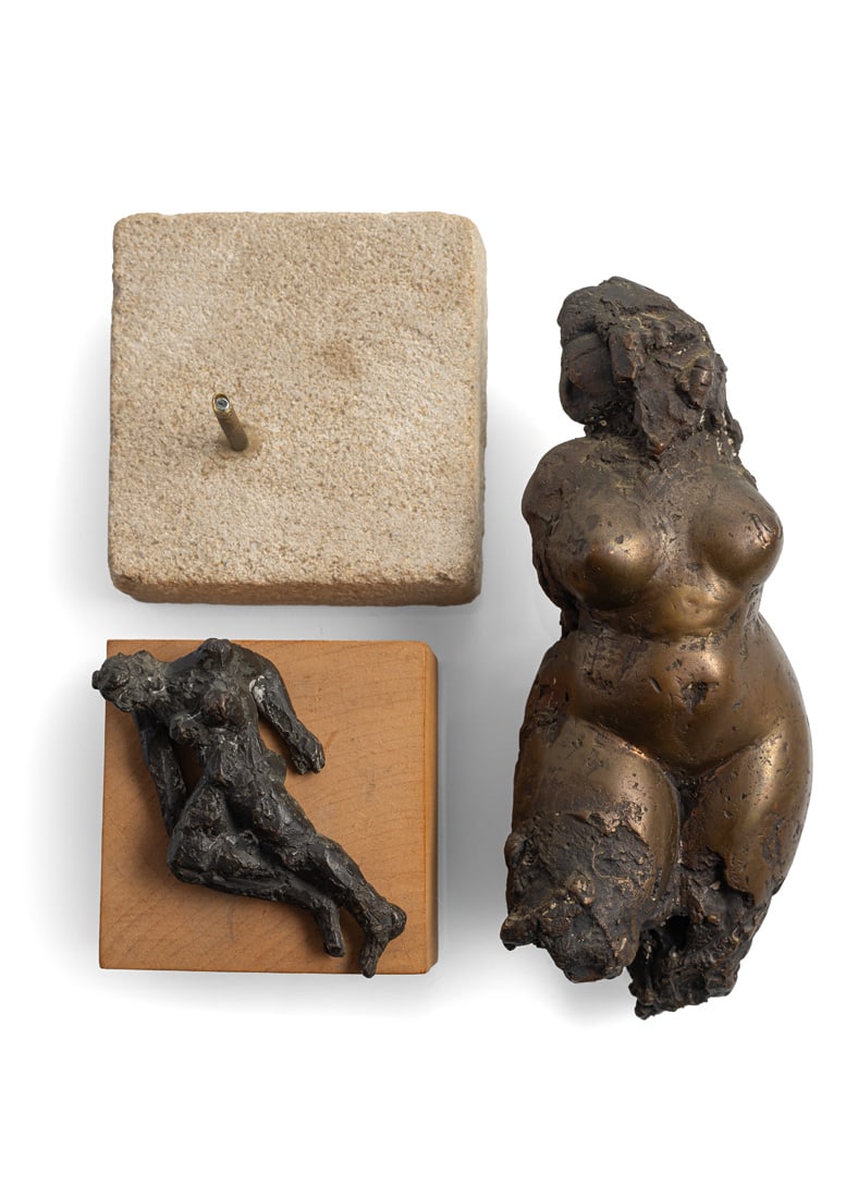 Monogramist H.M.E.: Monogramist H.M.E. Versch. Female nude, 1990. Bronze, brown patina. Monogrammed and dated. Add.: Anonymous. Reclining female nude. Bronze, dark patina, on wooden plinth. Numbered 16/33. Private