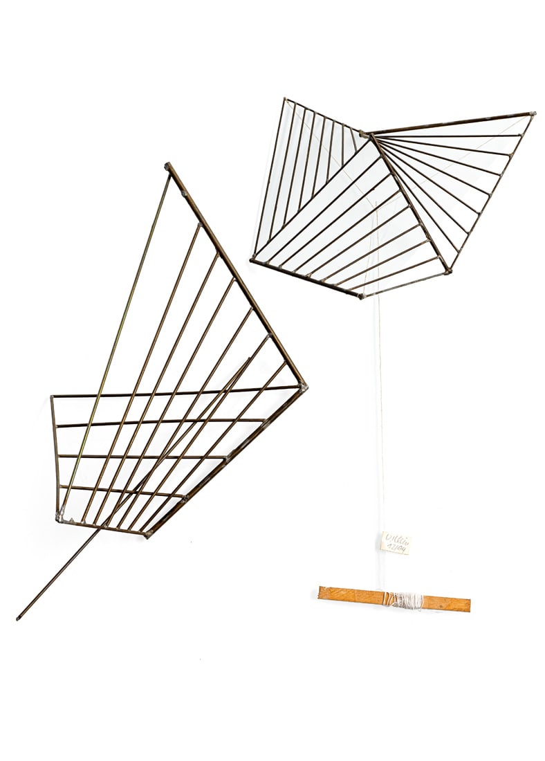 Klein, Wolfgang: Klein, Wolfgang Esslingen, 1931 Versch. 2 works: Untitled, 1989. Wire sculpture, 1 with thread construction and signed, dated and numbered 12/99 on a label. Private collection, Süddeutschland.