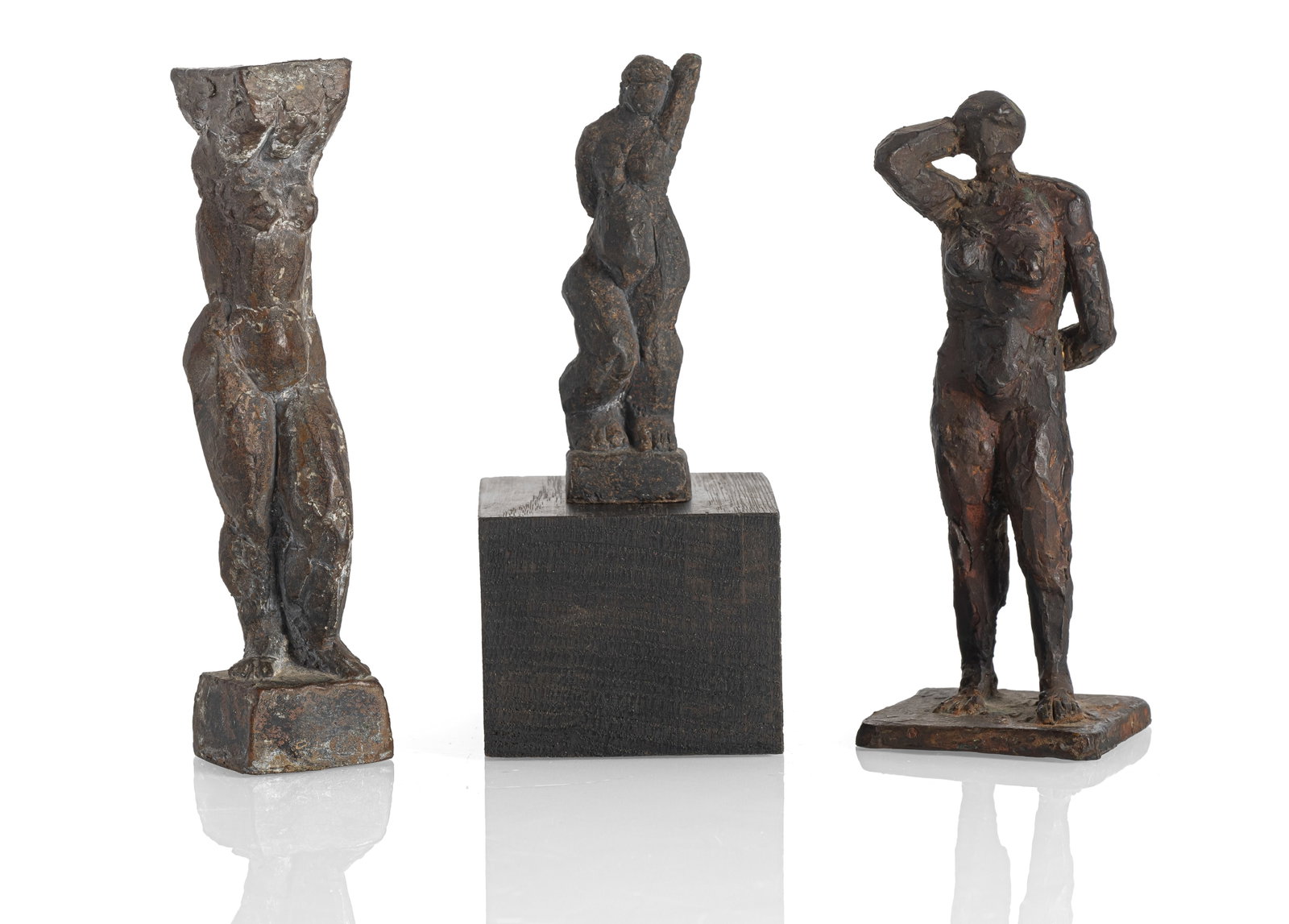 Wilde, Berndt: Wilde, Berndt Dessau, 1946 H. 8 cm - 12,5 cm 3 works: Female nude. Bronze, dark patina. 2 monogrammed and all numbered. Edition: 22 and 33 copies. Private collection, Süddeutschland. Wilde,