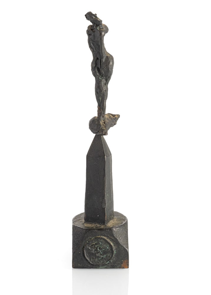 Szymanski, Rolf: Szymanski, Rolf Leipzig, 1928 - Berlin, 2013 H. 14 cm Time leap, 2007/2008. Bronze, dark patina, on bronze base. Signed and numbered 21/111 in the cast. Foundry stamp: WFK (Werkstatt für
