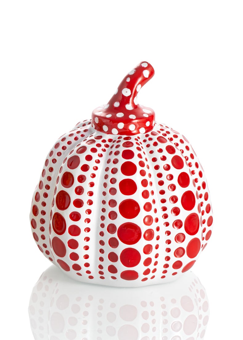 Kusama, Yayoi: Kusama, Yayoi Matsumoto/Nagano, 1929 9,5 x 8 cm "Pumpkin", c. 2010. Coloured synthetic resin sculpture, in original box. Copyright notice on the underside. Private property, Switzerland. Kusama,